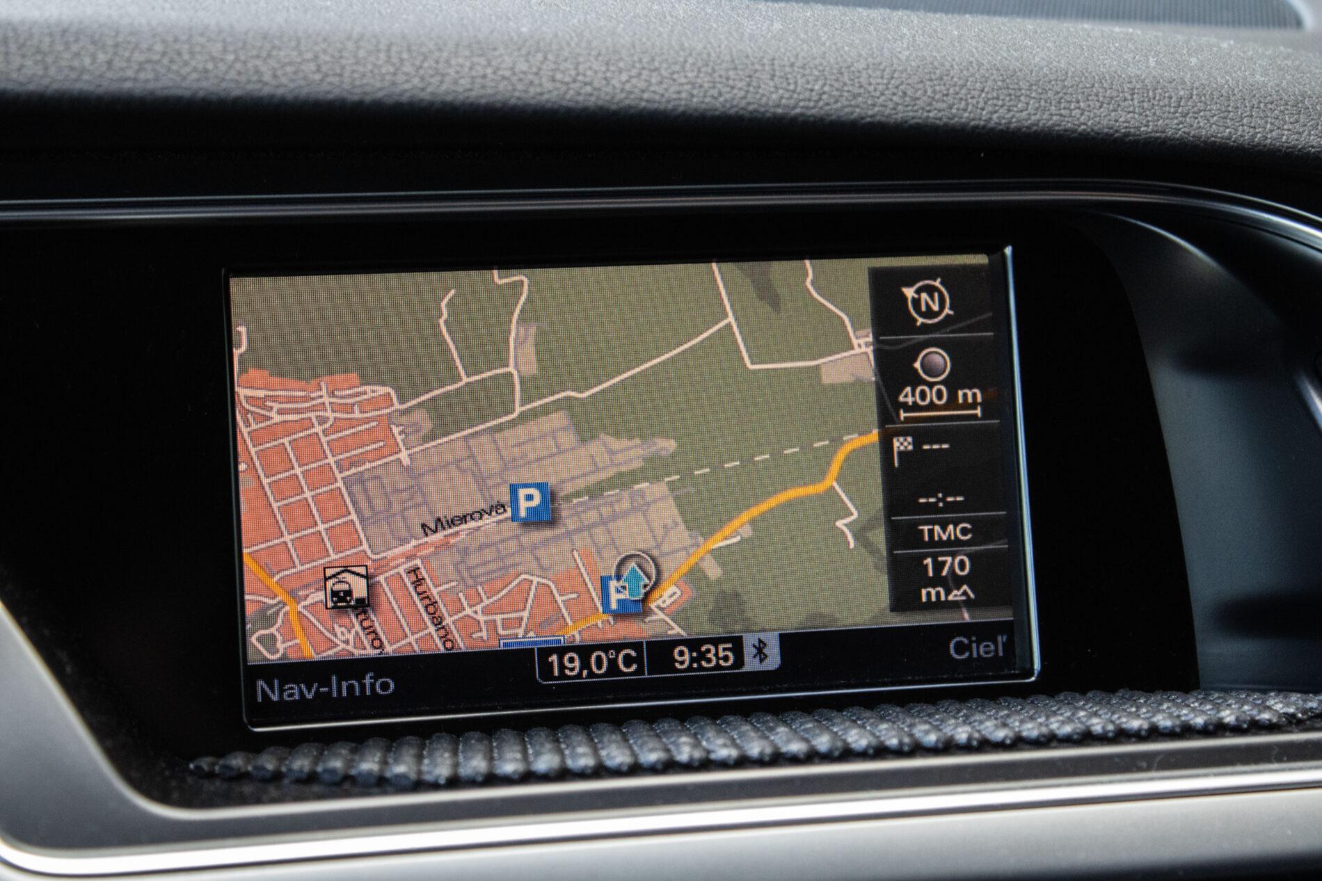 2012 AUDI A4, strieborná kombi, 191 100 km
