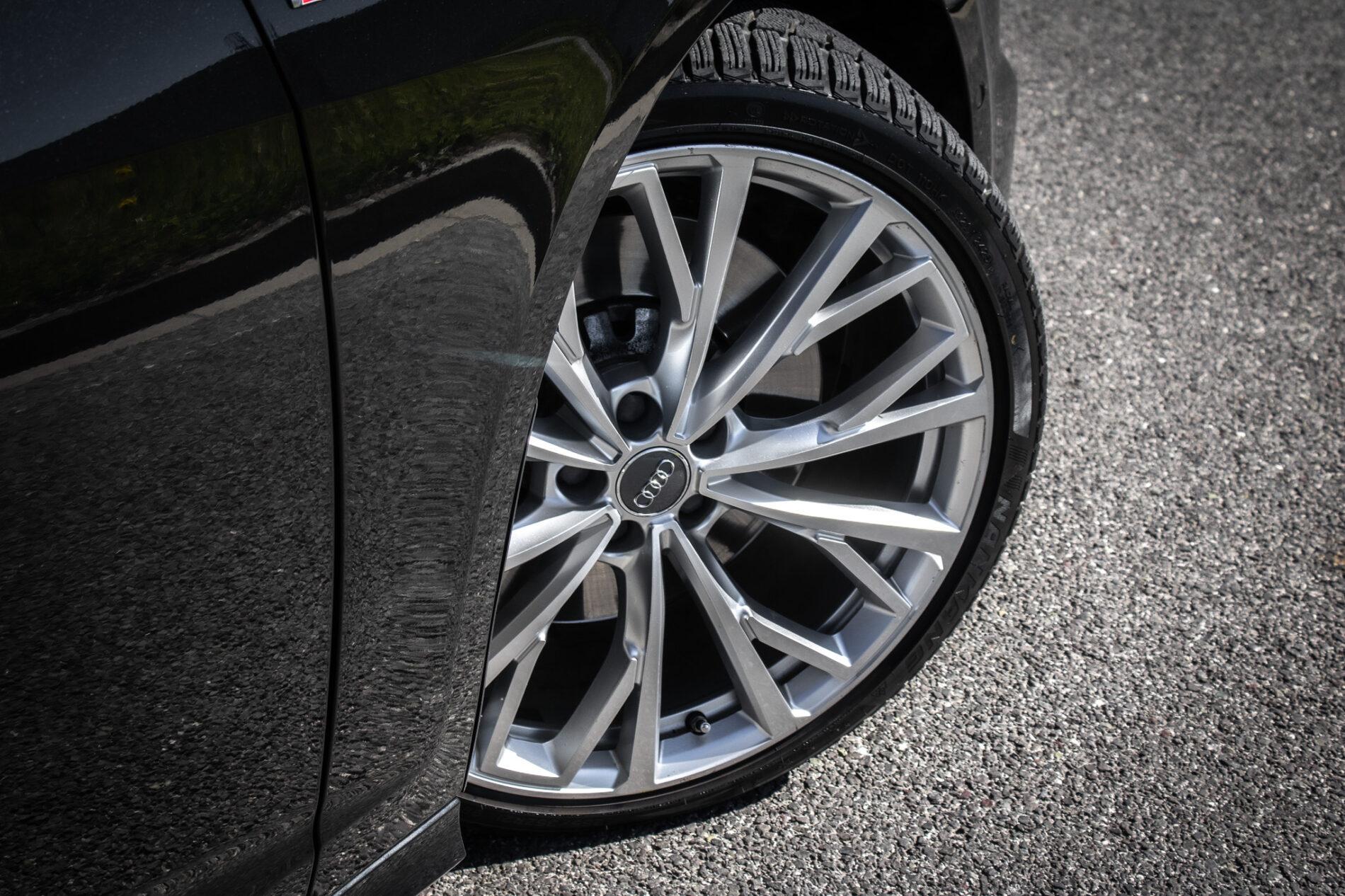 2018 AUDI A6, čierna sedan, 239 850 km