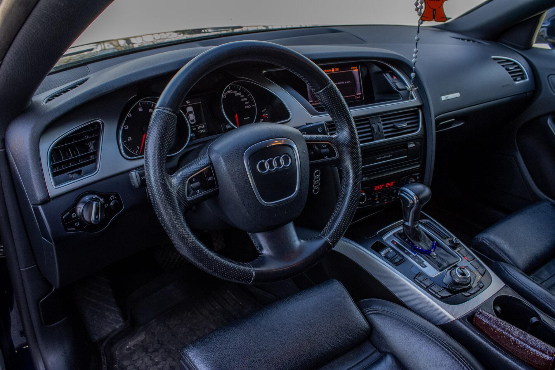 2012 AUDI A5, modrá sedan, 285 521 km