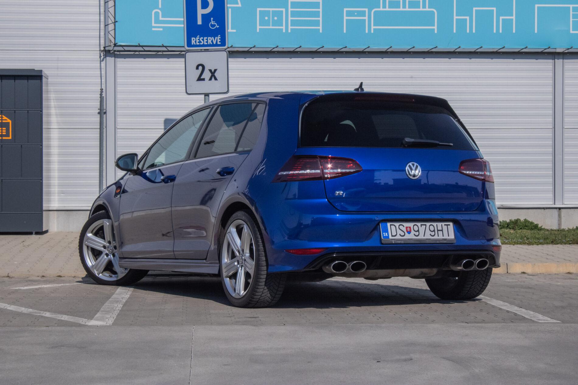2015 Volkswagen Golf R, modrá hatchback, 136 476 km