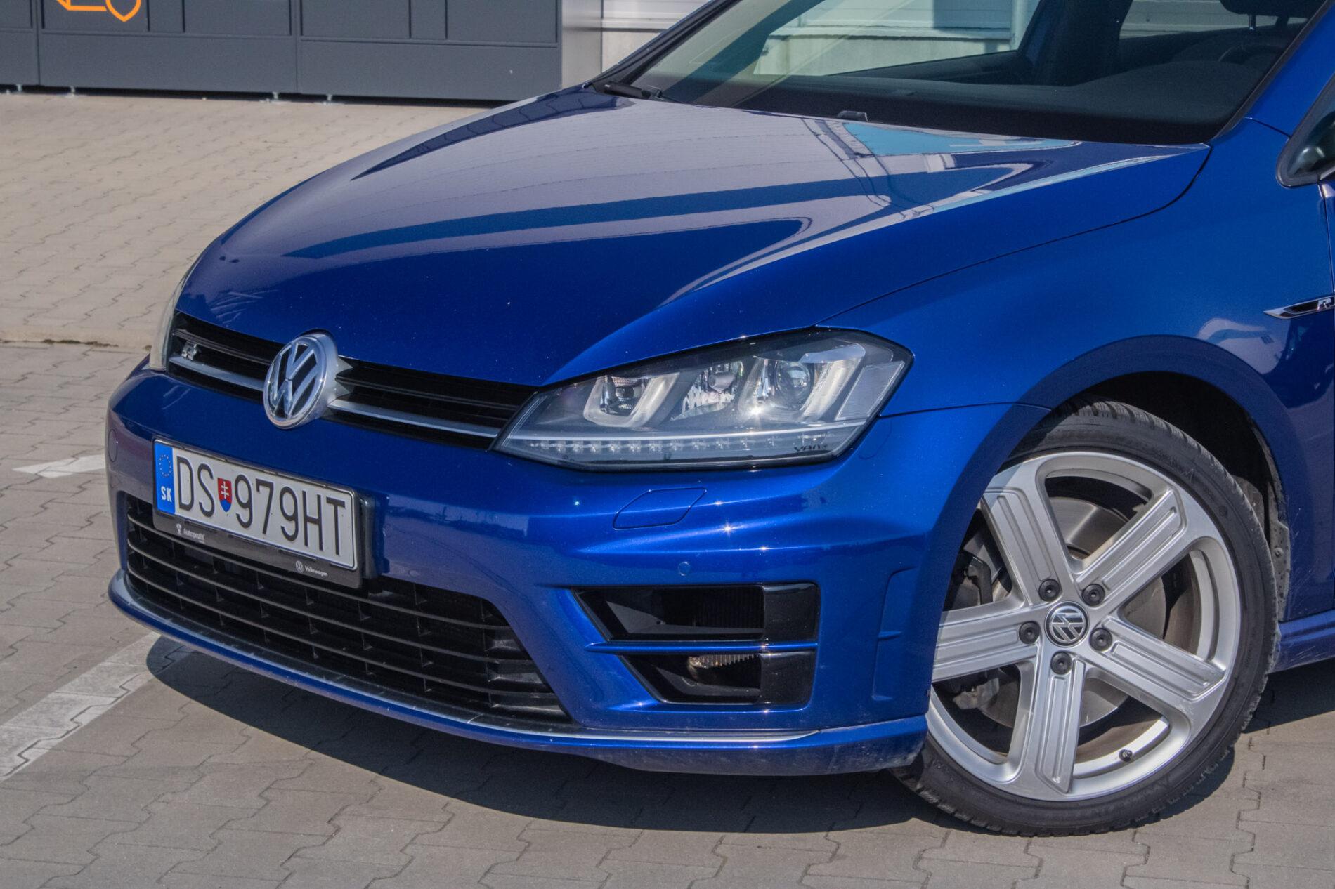 2015 Volkswagen Golf R, modrá hatchback, 136 476 km
