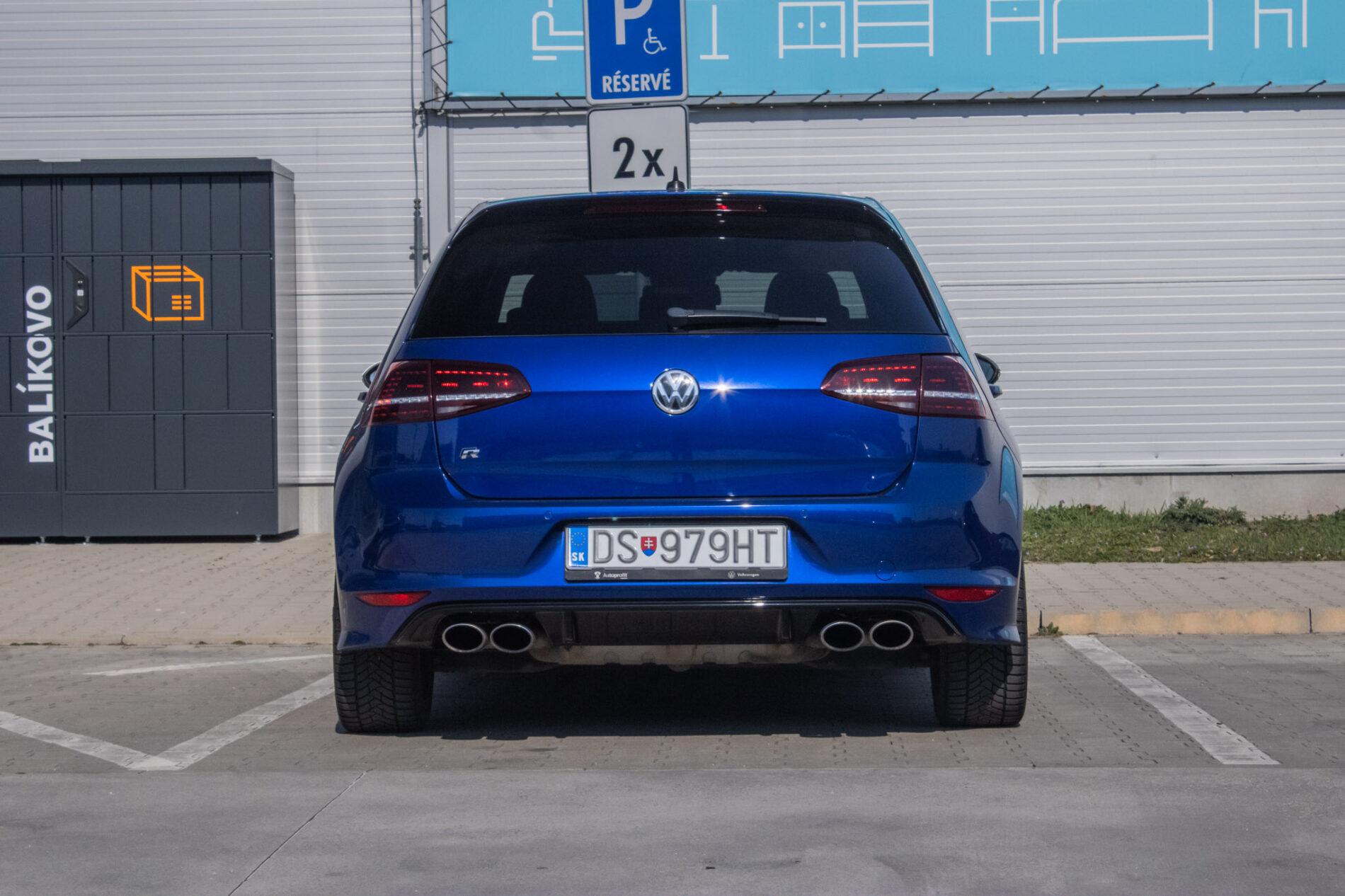 2015 Volkswagen Golf R, modrá hatchback, 136 476 km