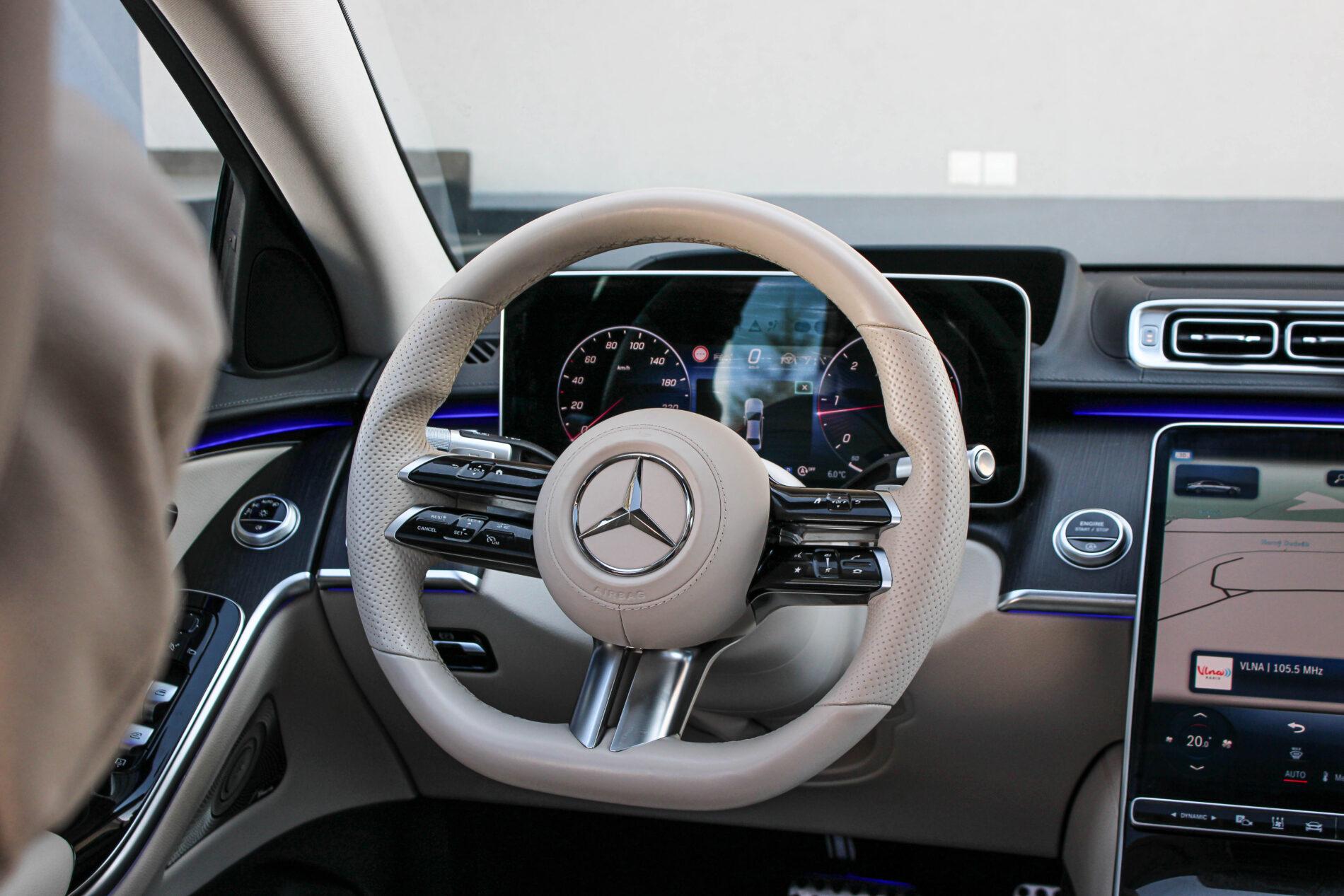 2021 Mercedes-Benz S 400d, čierna sedan, 82 099 km