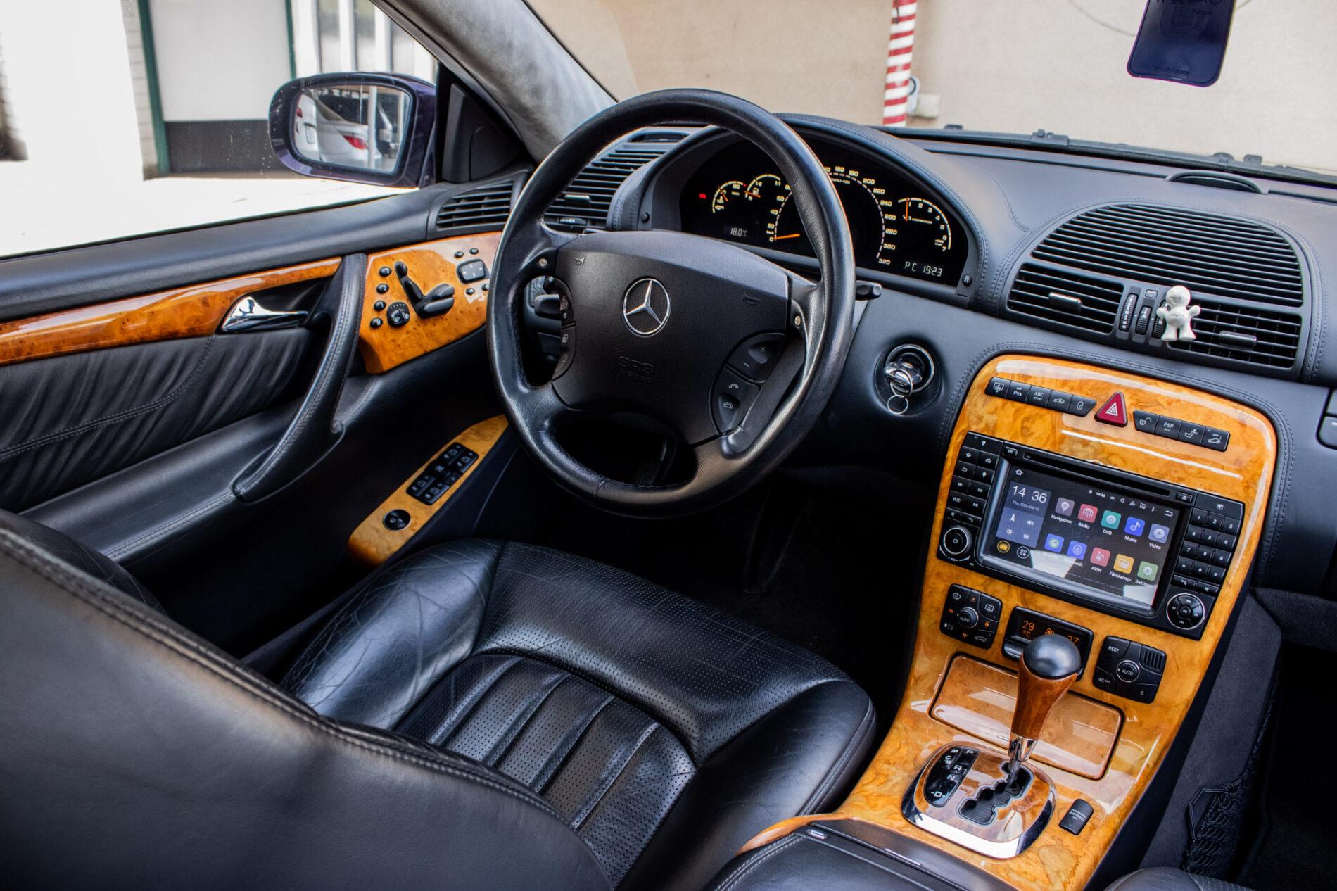 2002 Mercedes-Benz CL 55 AMG, fialová kupé, 127 625 km