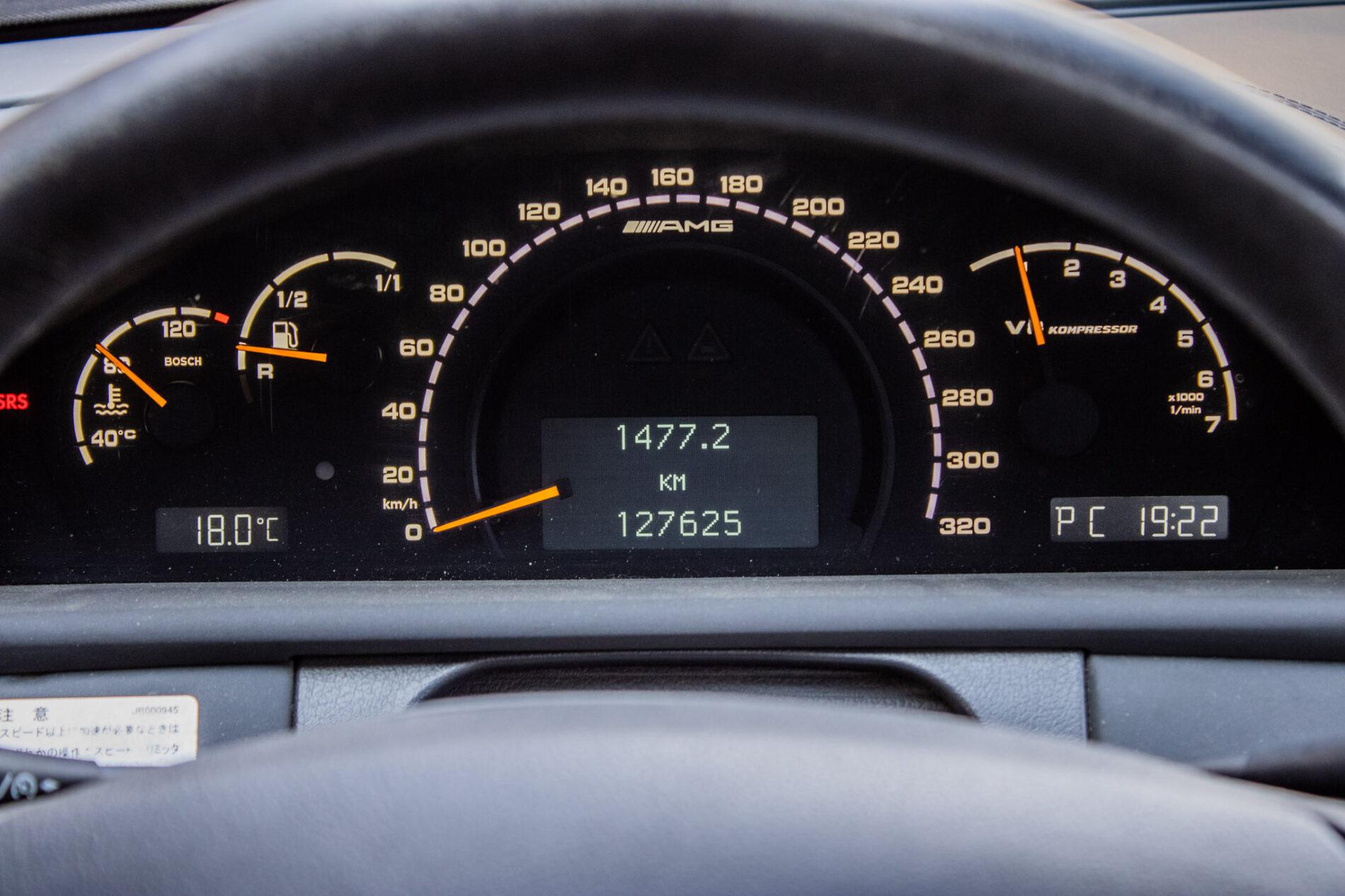 2002 Mercedes-Benz CL 55 AMG, fialová kupé, 127 625 km