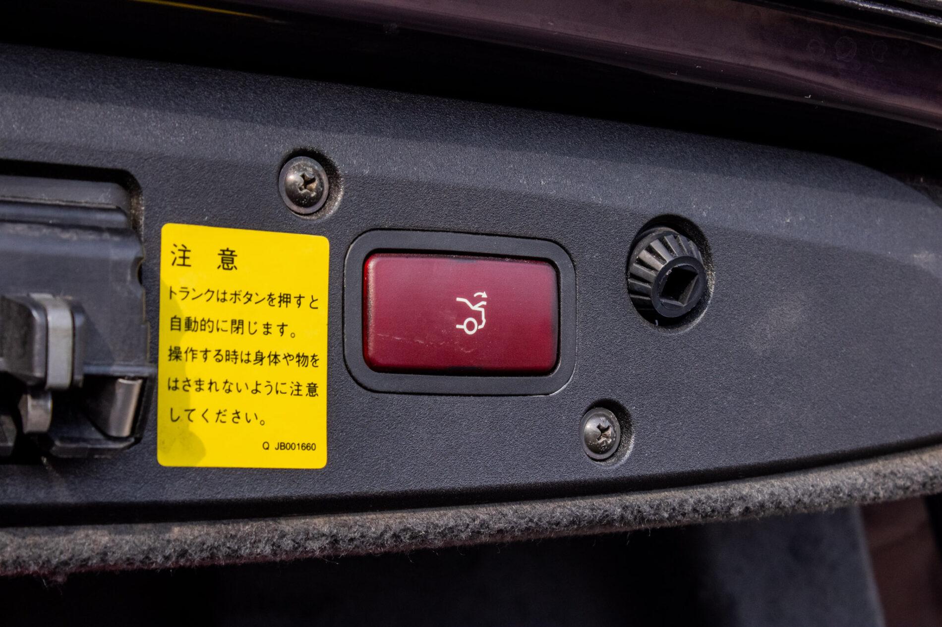 2002 Mercedes-Benz CL 55 AMG, fialová kupé, 127 625 km