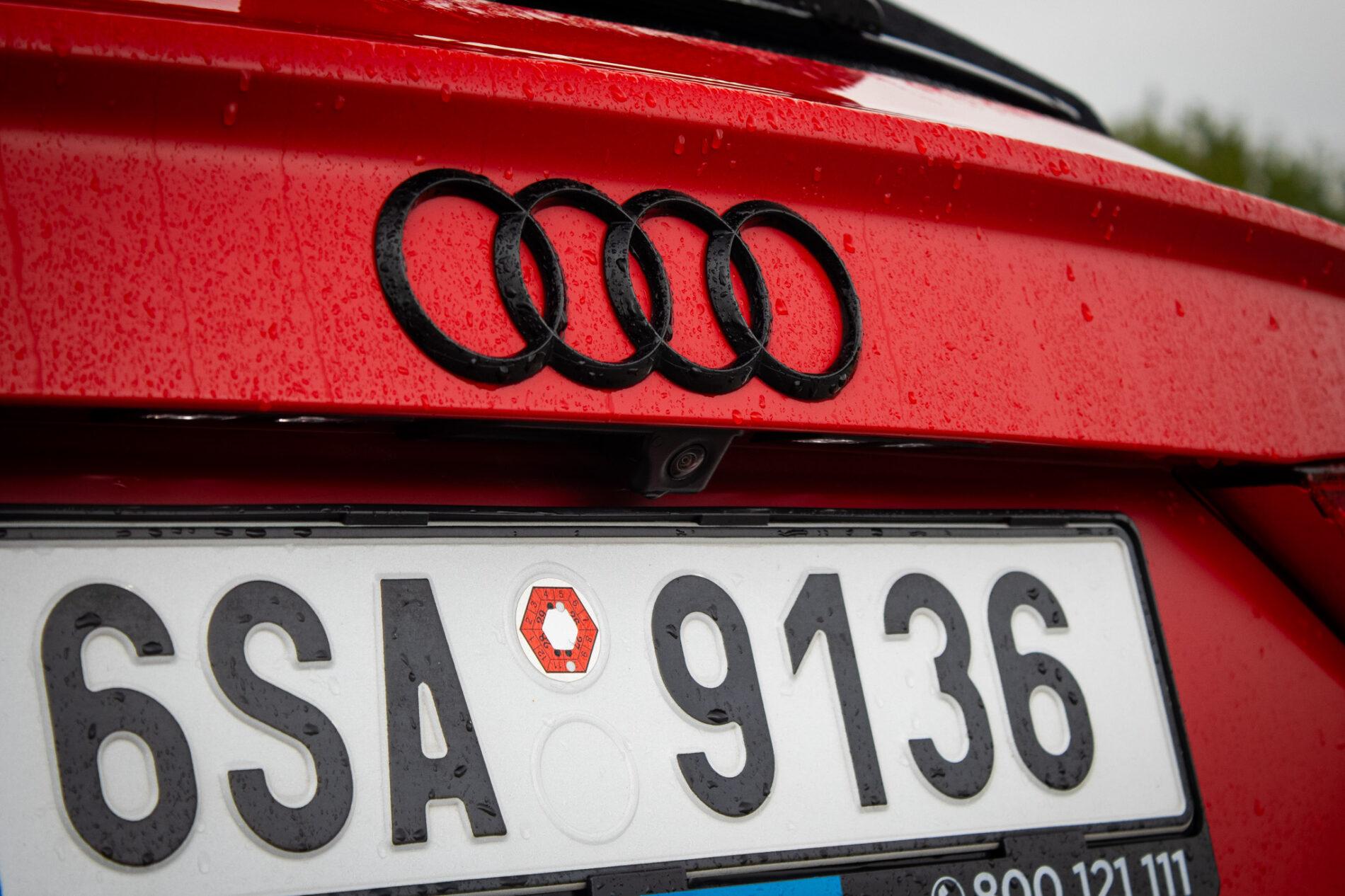 2022 AUDI RSQ3, červená suv, 26 664 km