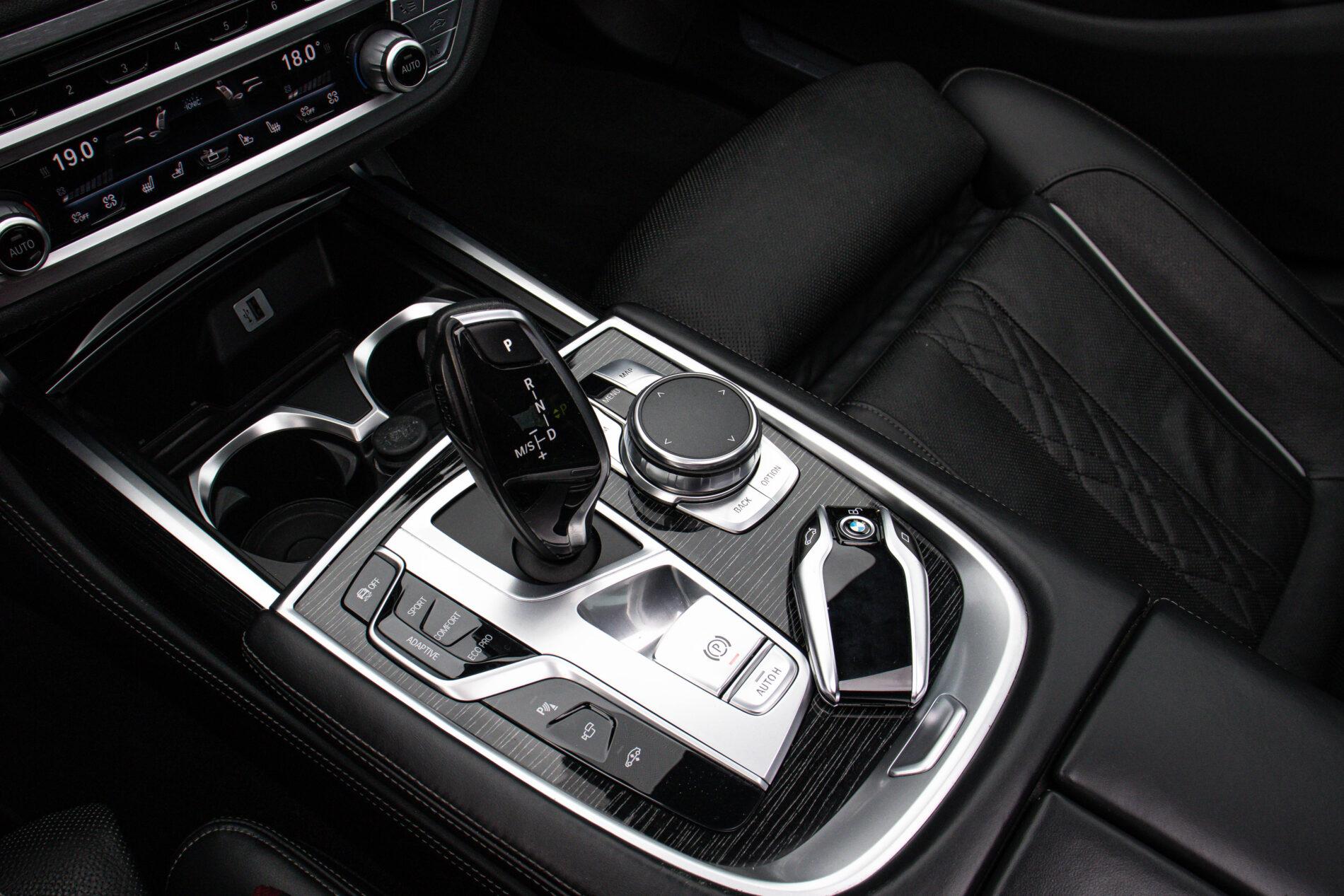 2017 BMW 740d, čierna sedan, 160 013 km