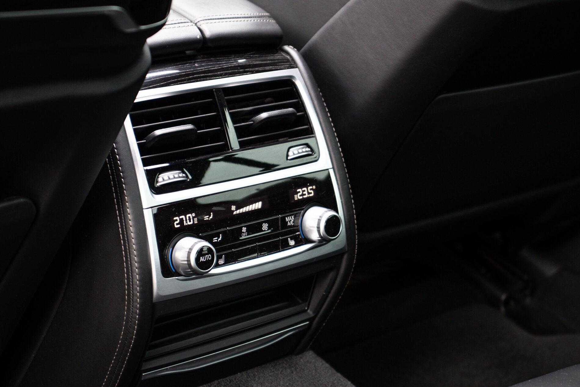 2017 BMW 740d, čierna sedan, 160 013 km
