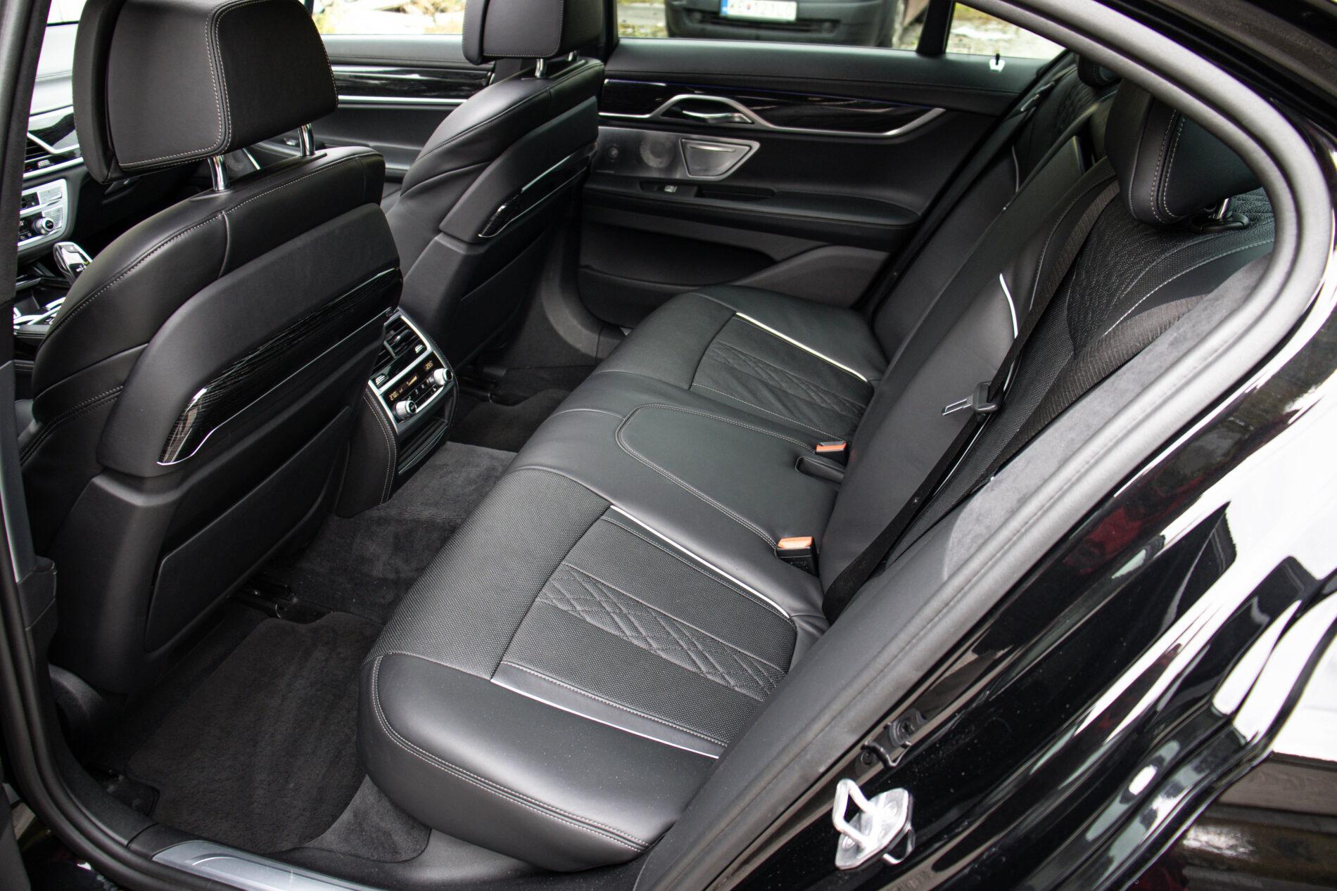 2017 BMW 740d, čierna sedan, 160 013 km