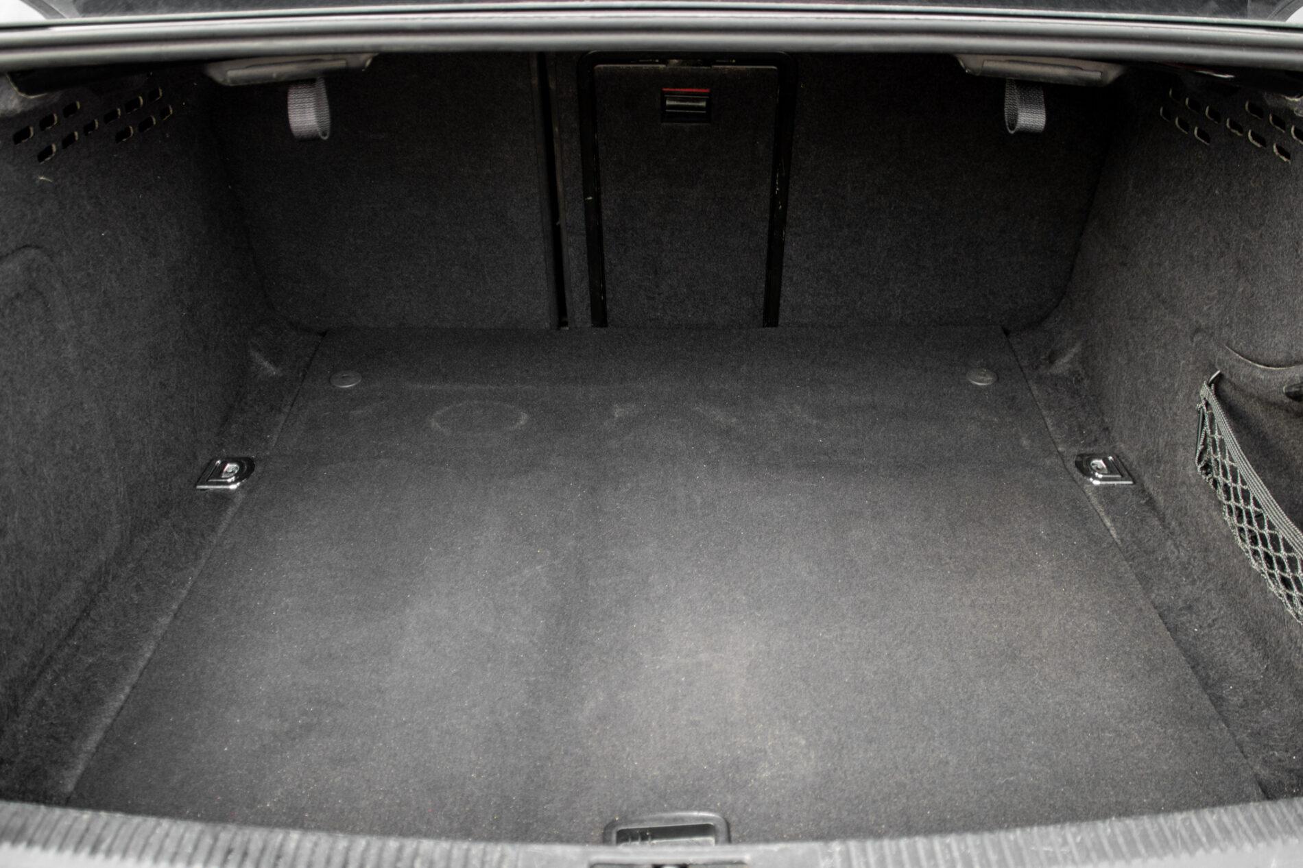 2008 AUDI A4, čierna sedan, 299 650 km
