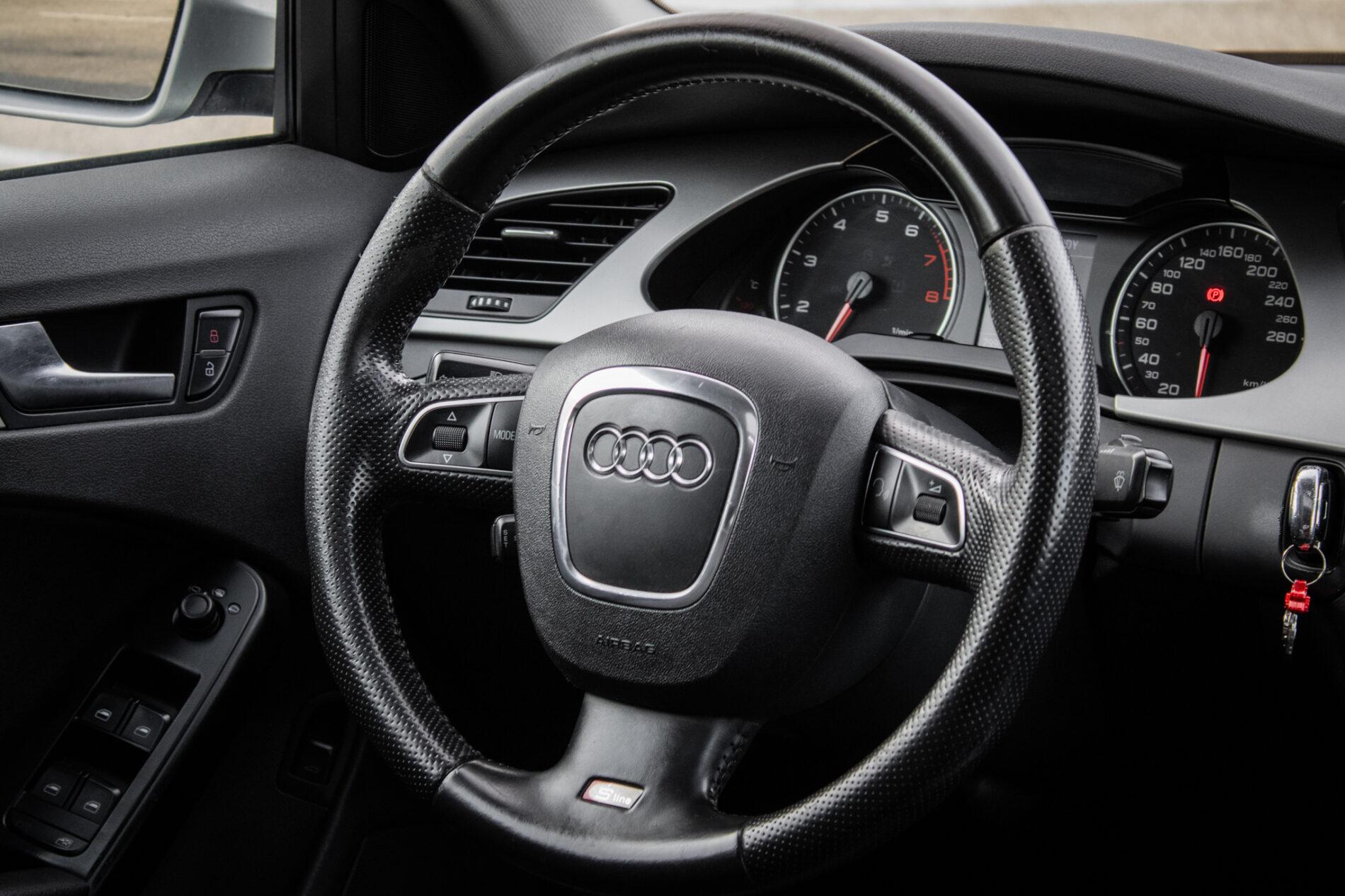2008 AUDI A4, čierna sedan, 299 650 km