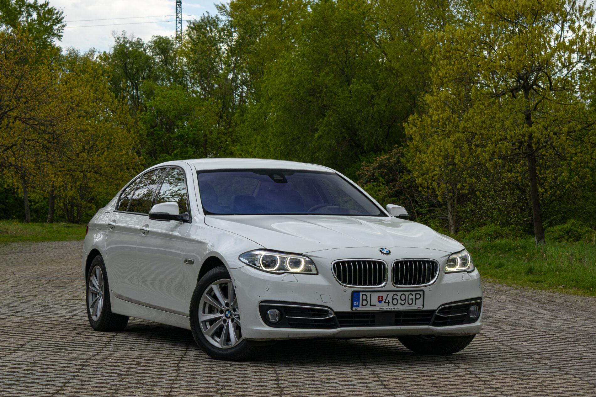 2013 BMW 530d, biela sedan, 300 588 km