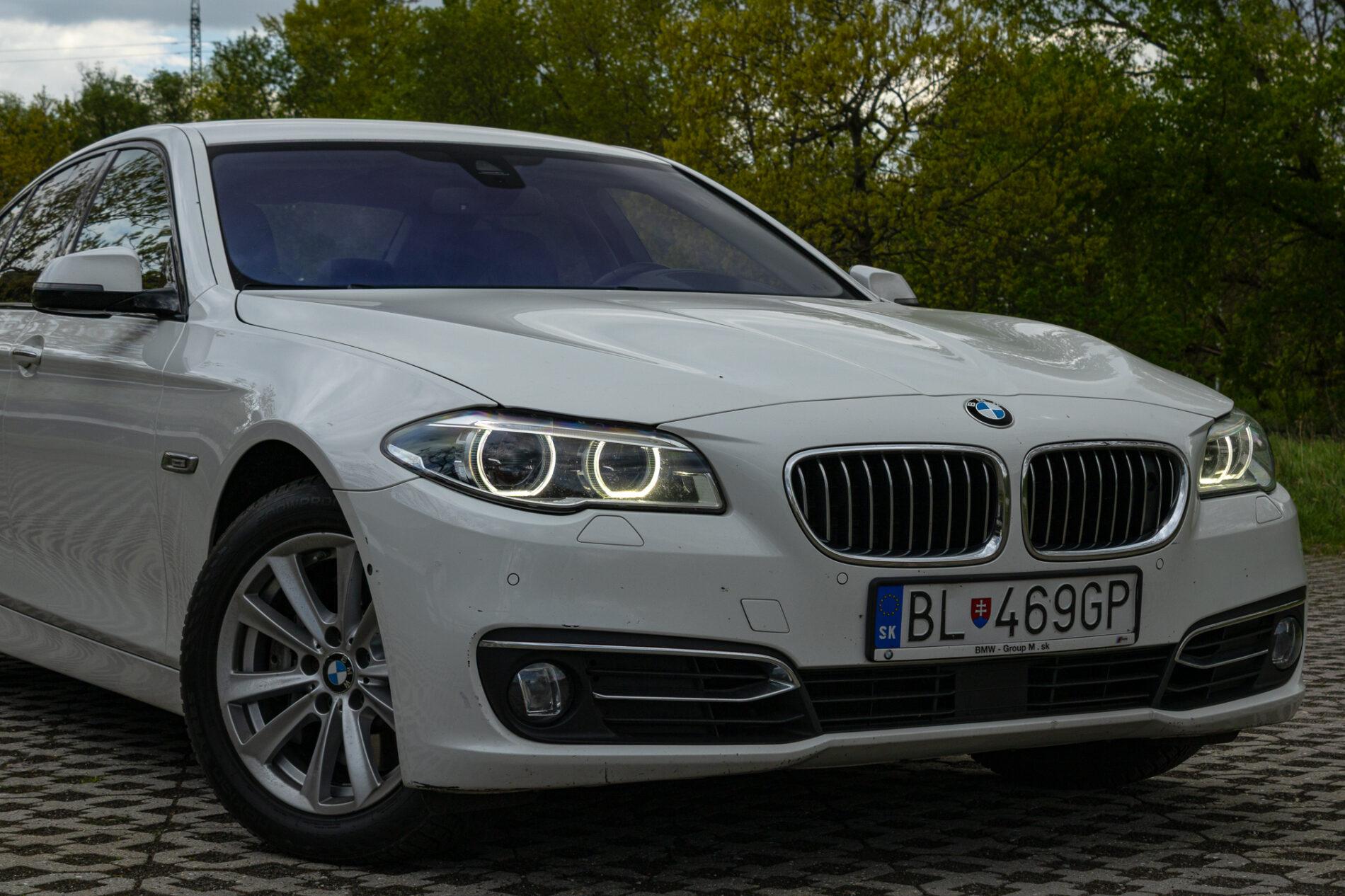 2013 BMW 530d, biela sedan, 300 588 km