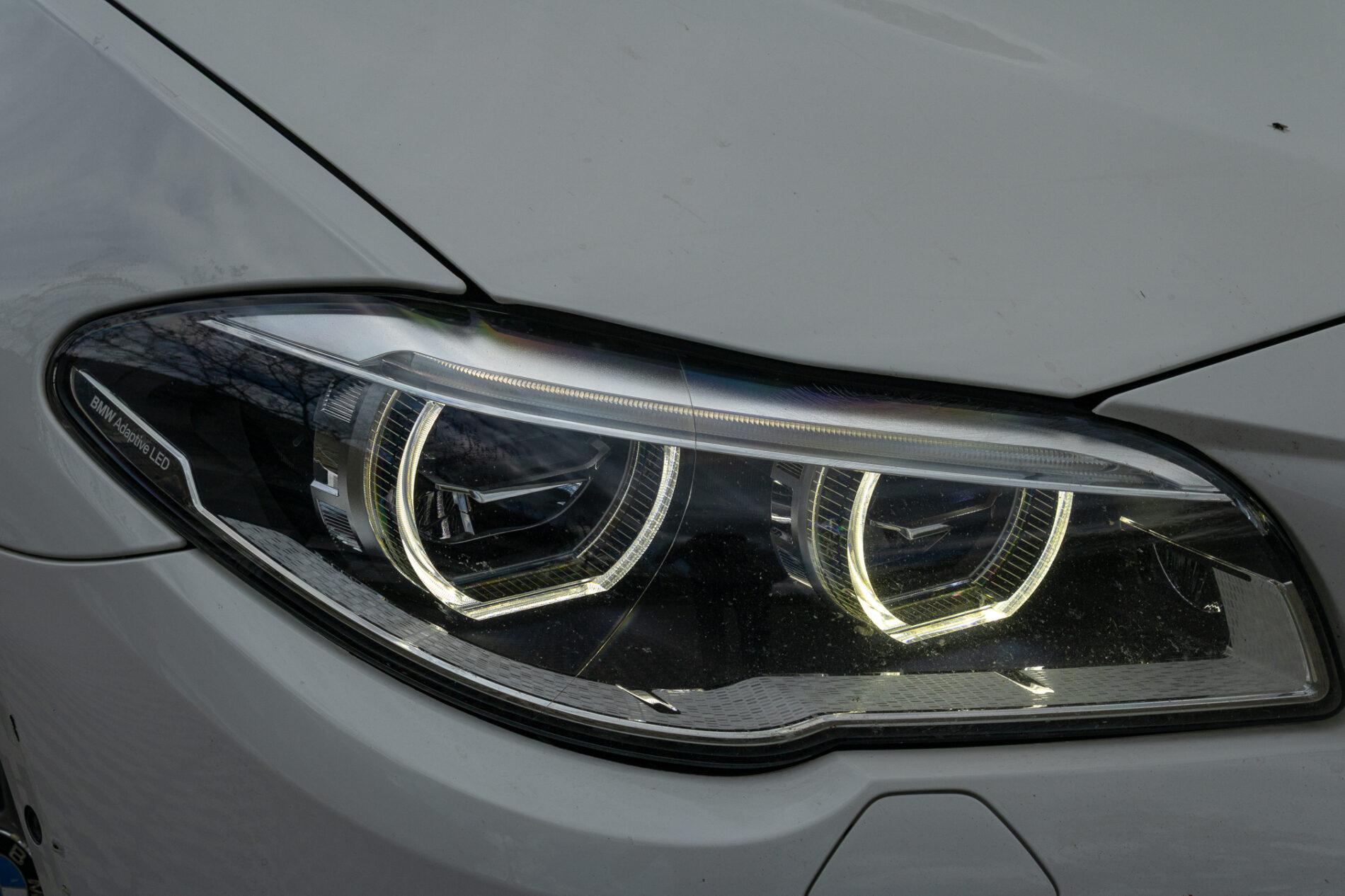 2013 BMW 530d, biela sedan, 300 588 km