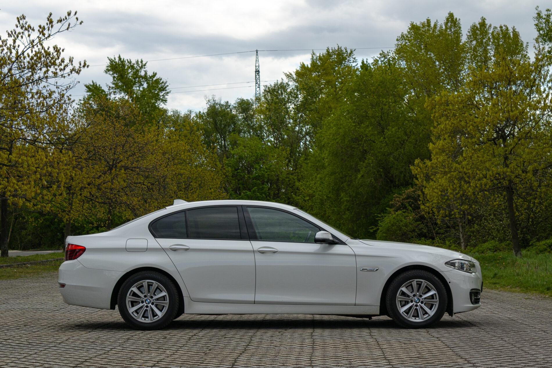 2013 BMW 530d, biela sedan, 300 588 km