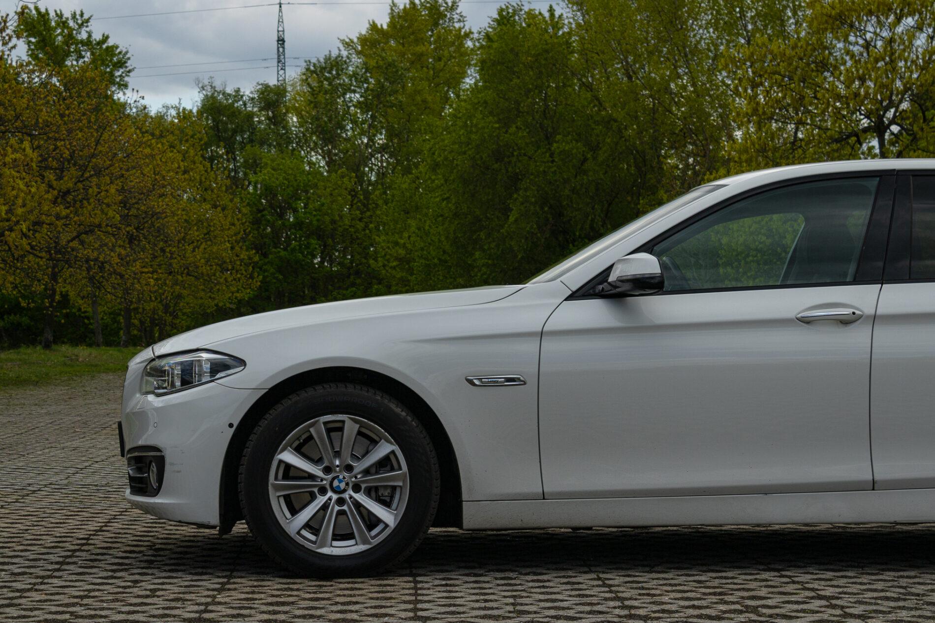 2013 BMW 530d, biela sedan, 300 588 km