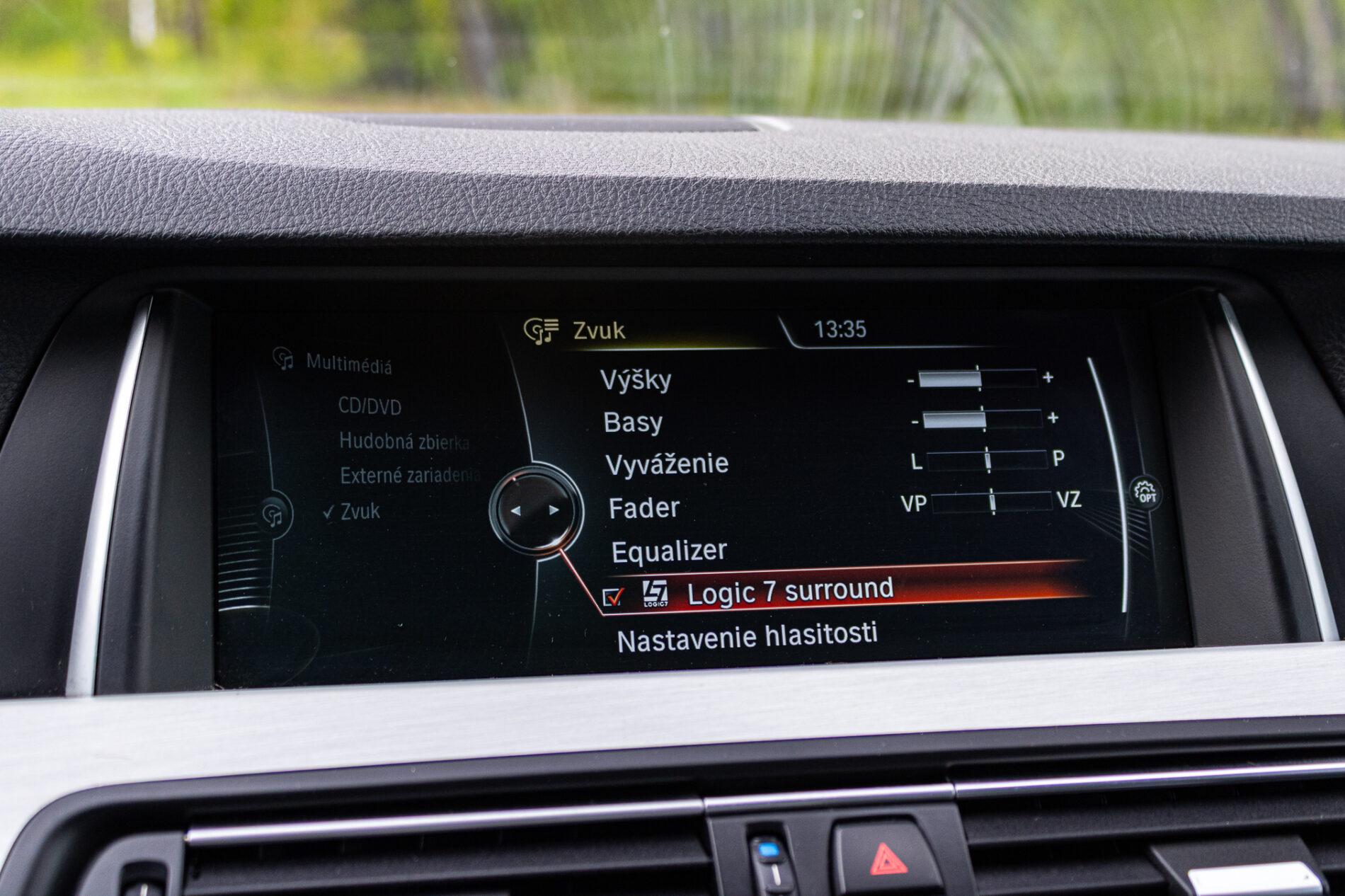 2013 BMW 530d, biela sedan, 300 588 km