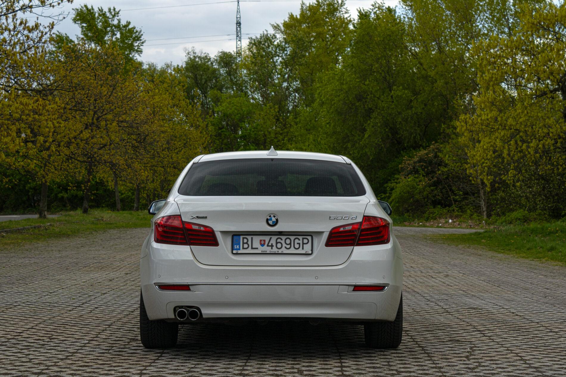 2013 BMW 530d, biela sedan, 300 588 km