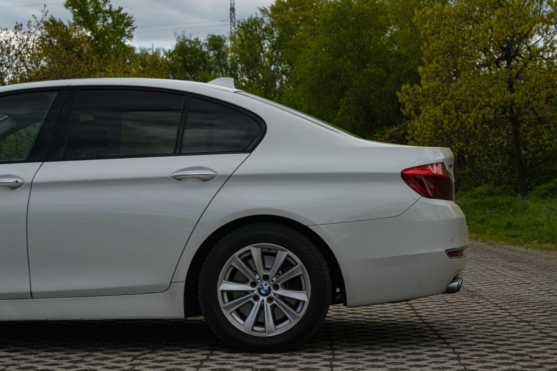 2013 BMW 530d, biela sedan, 300 588 km