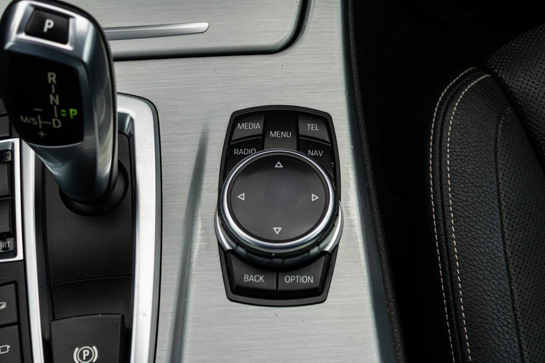 2013 BMW 530d, biela sedan, 300 588 km