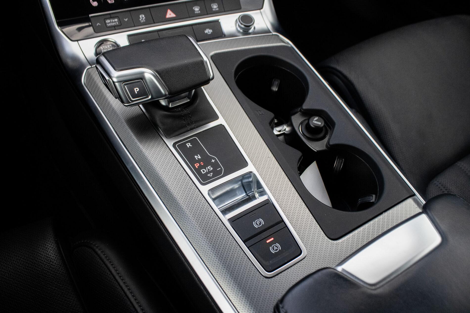 2023 AUDI A6, sivá sedan, 49 750 km