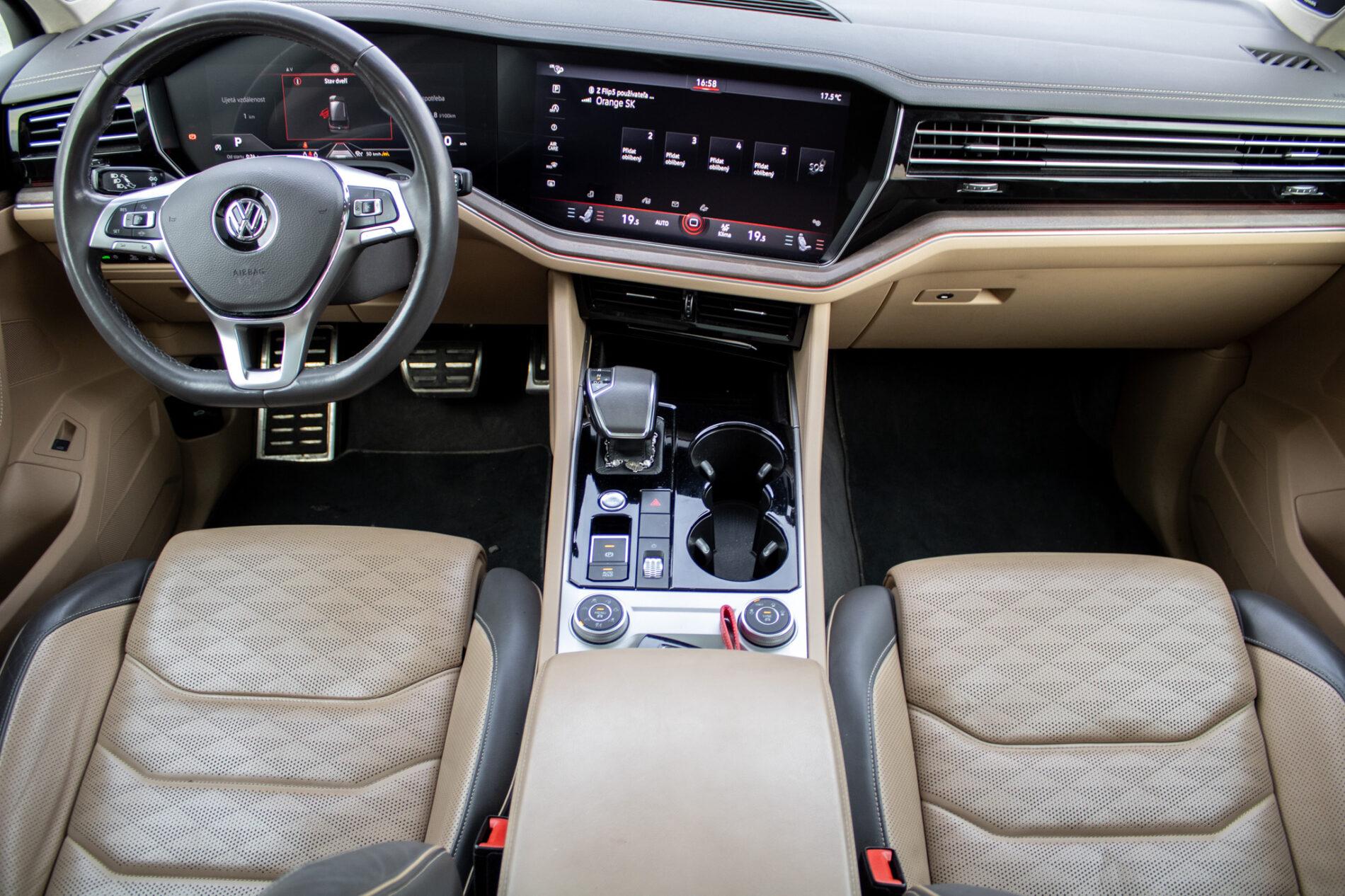 2019 Volkswagen Touareg, biela suv, 136 410 km