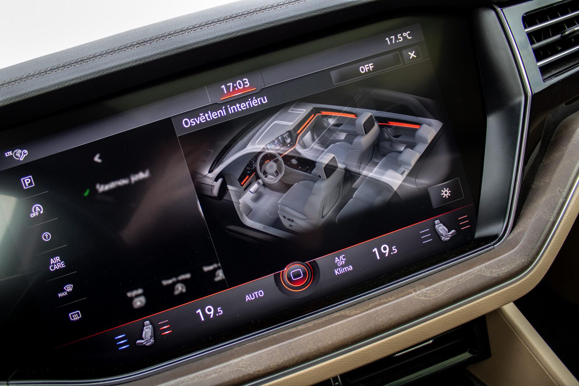 2019 Volkswagen Touareg, biela suv, 136 410 km