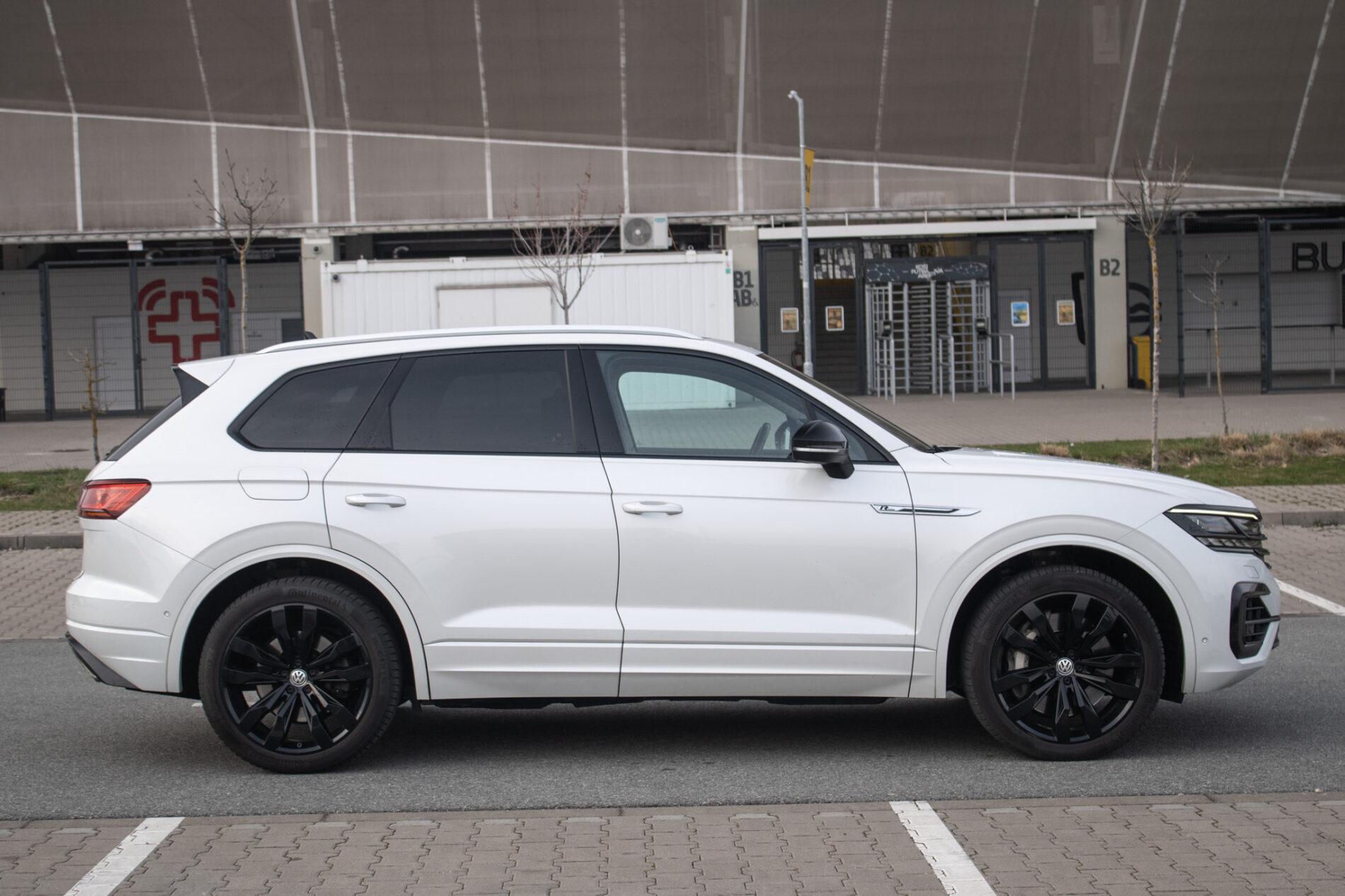 2019 Volkswagen Touareg, biela suv, 136 410 km