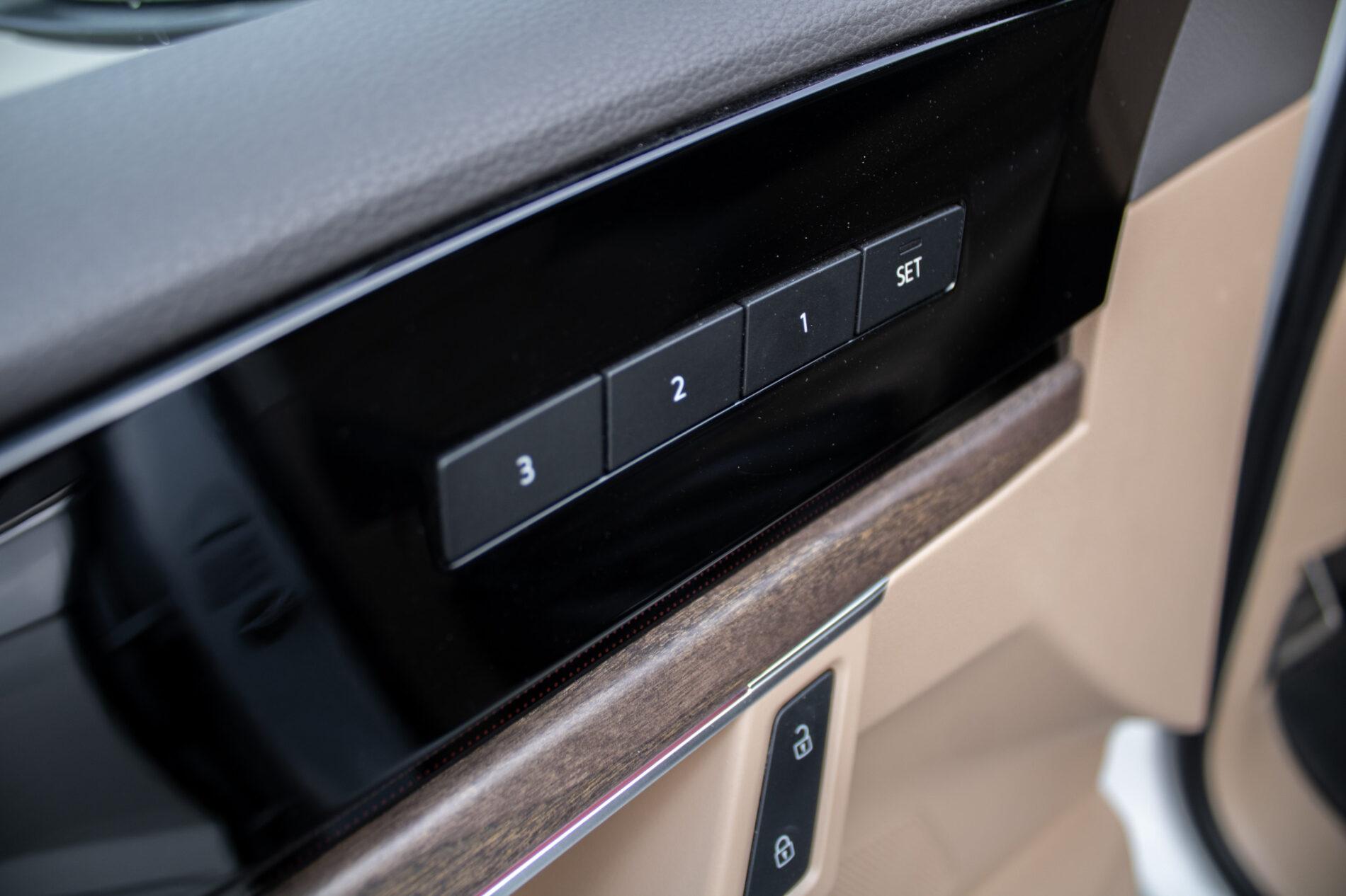 2019 Volkswagen Touareg, biela suv, 136 410 km