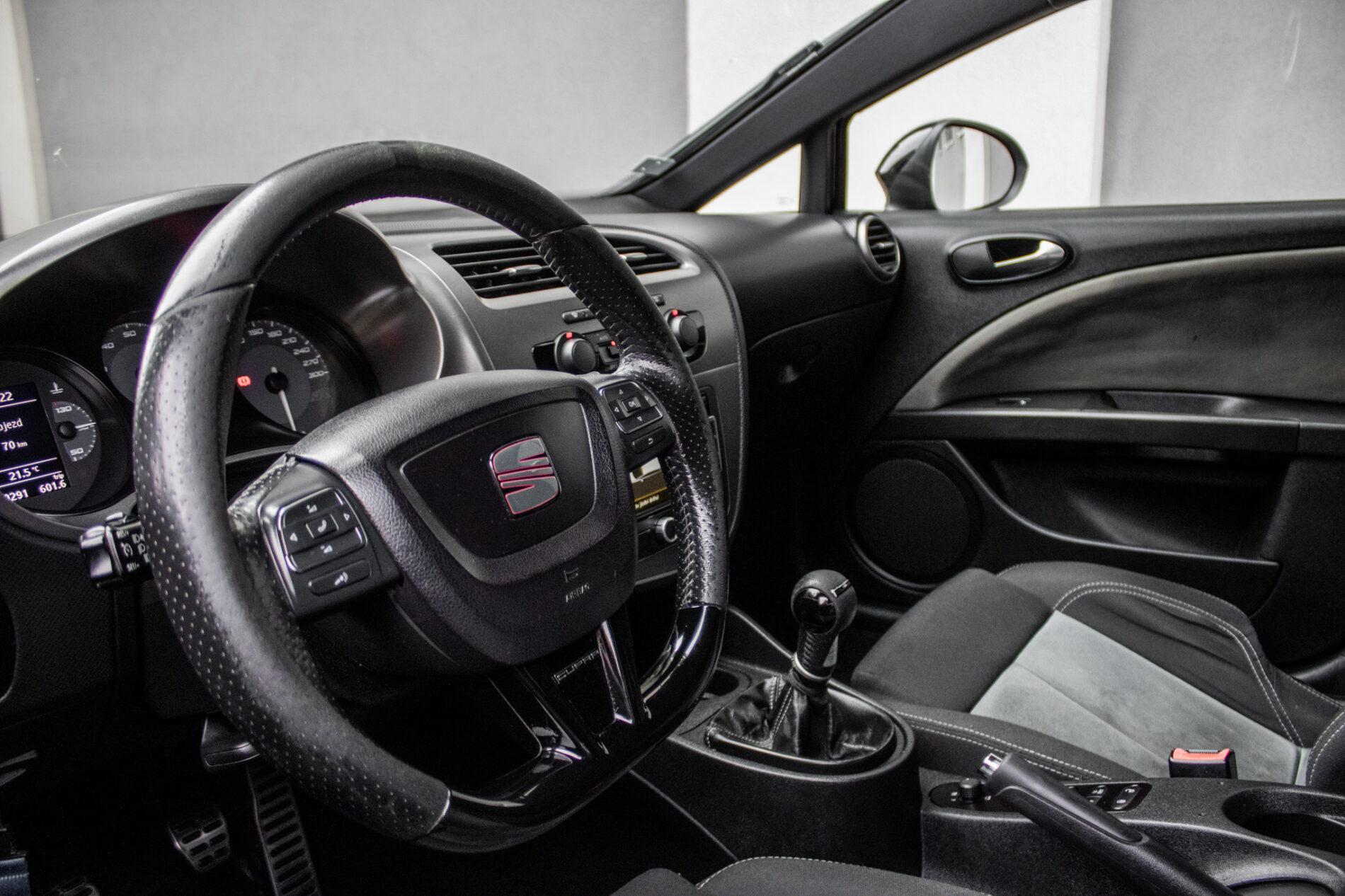 2009 Seat Leon Cupra R, čierna hatchback, 319 291 km