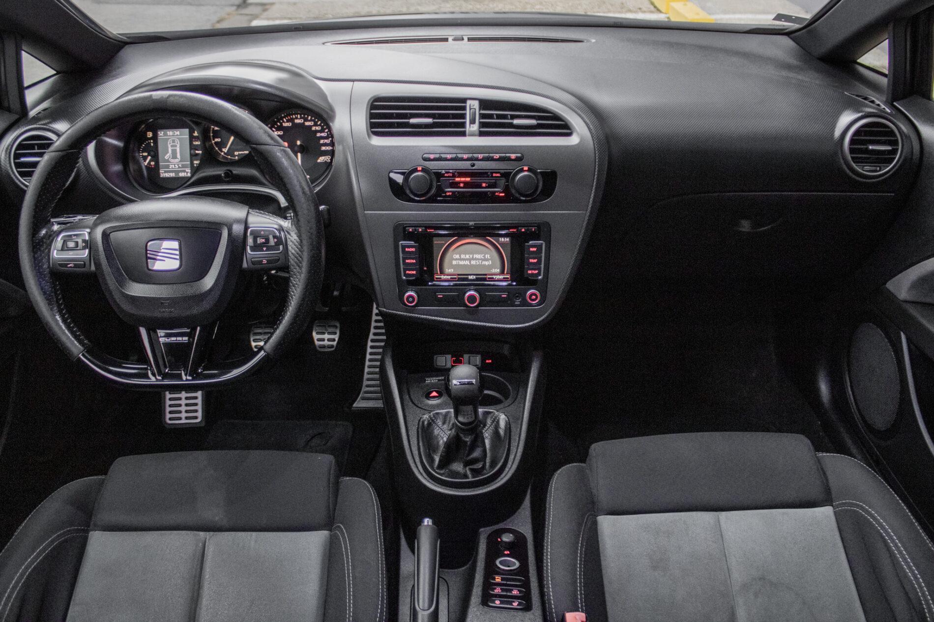 2009 Seat Leon Cupra R, čierna hatchback, 319 291 km