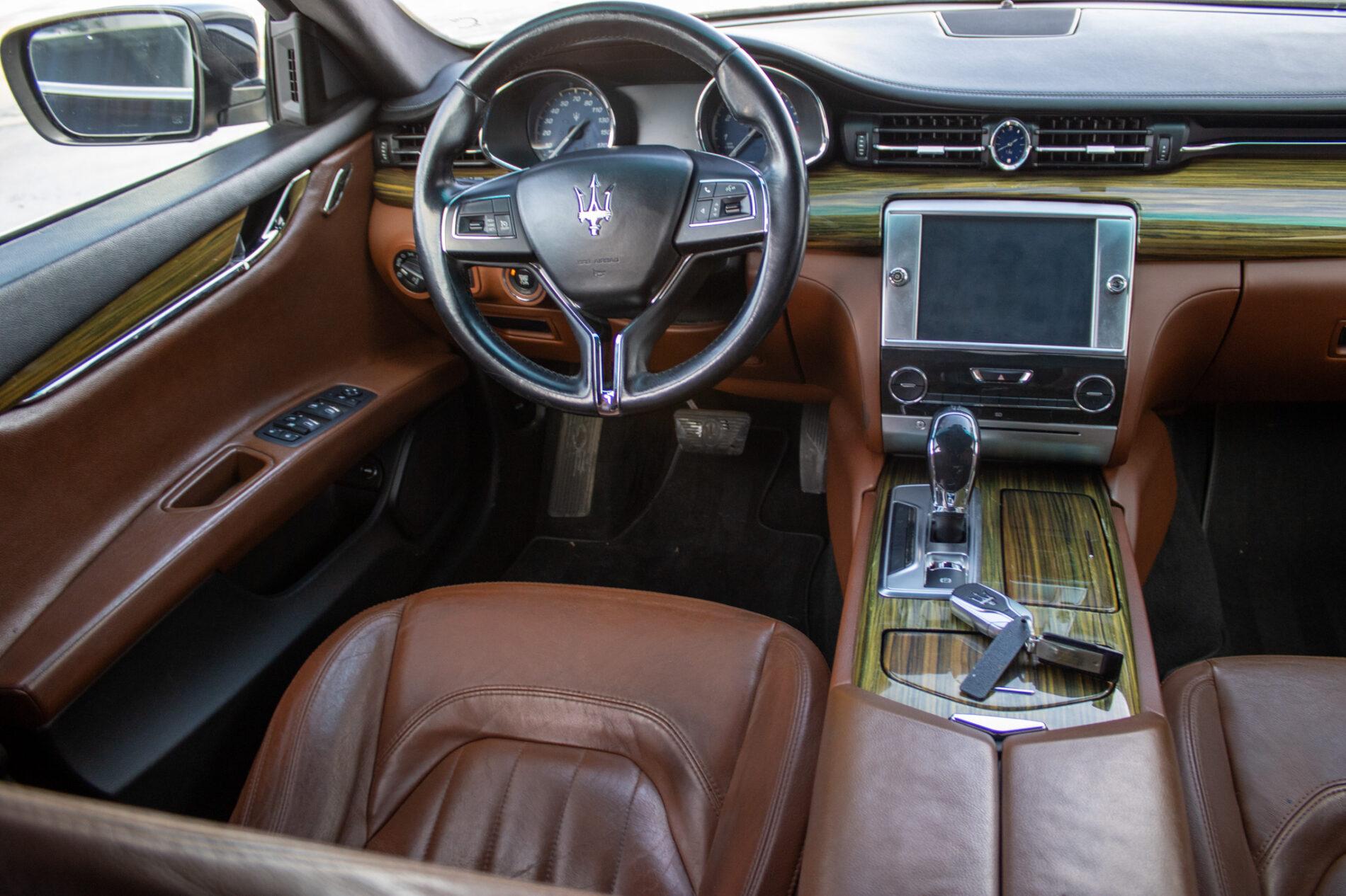 2014 Maserati Quattroporte, čierna sedan, 120 000 km