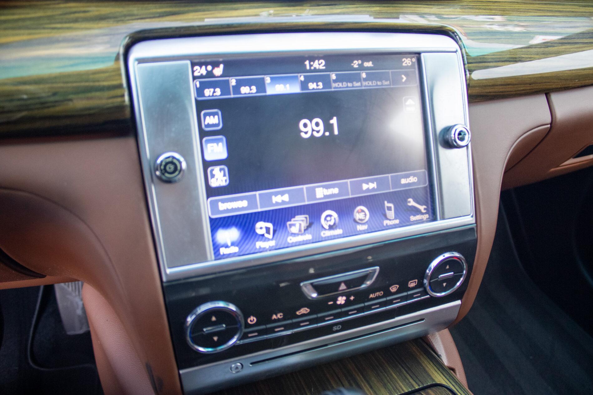 2014 Maserati Quattroporte, čierna sedan, 120 000 km