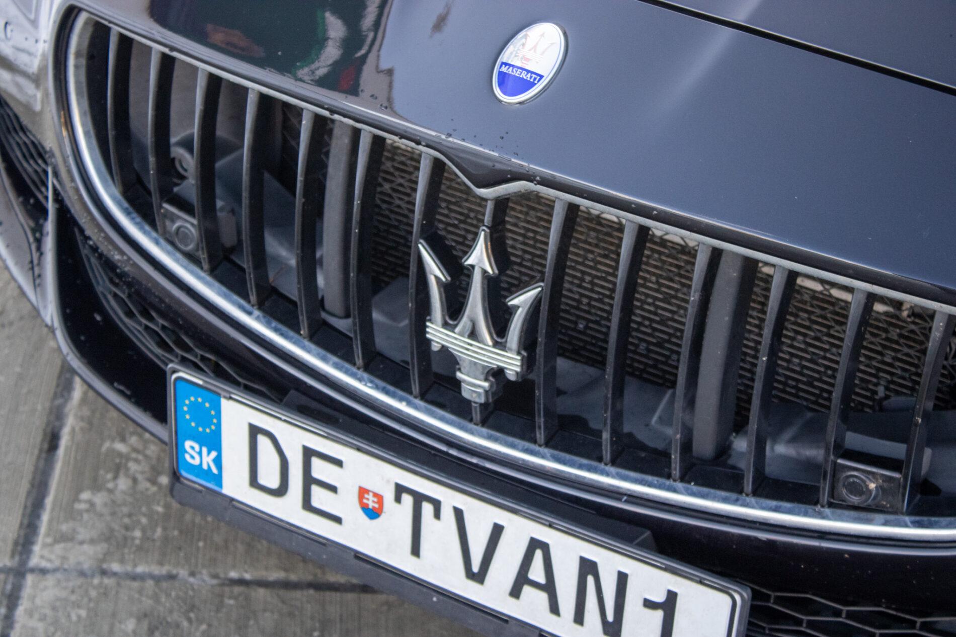 2014 Maserati Quattroporte, čierna sedan, 120 000 km