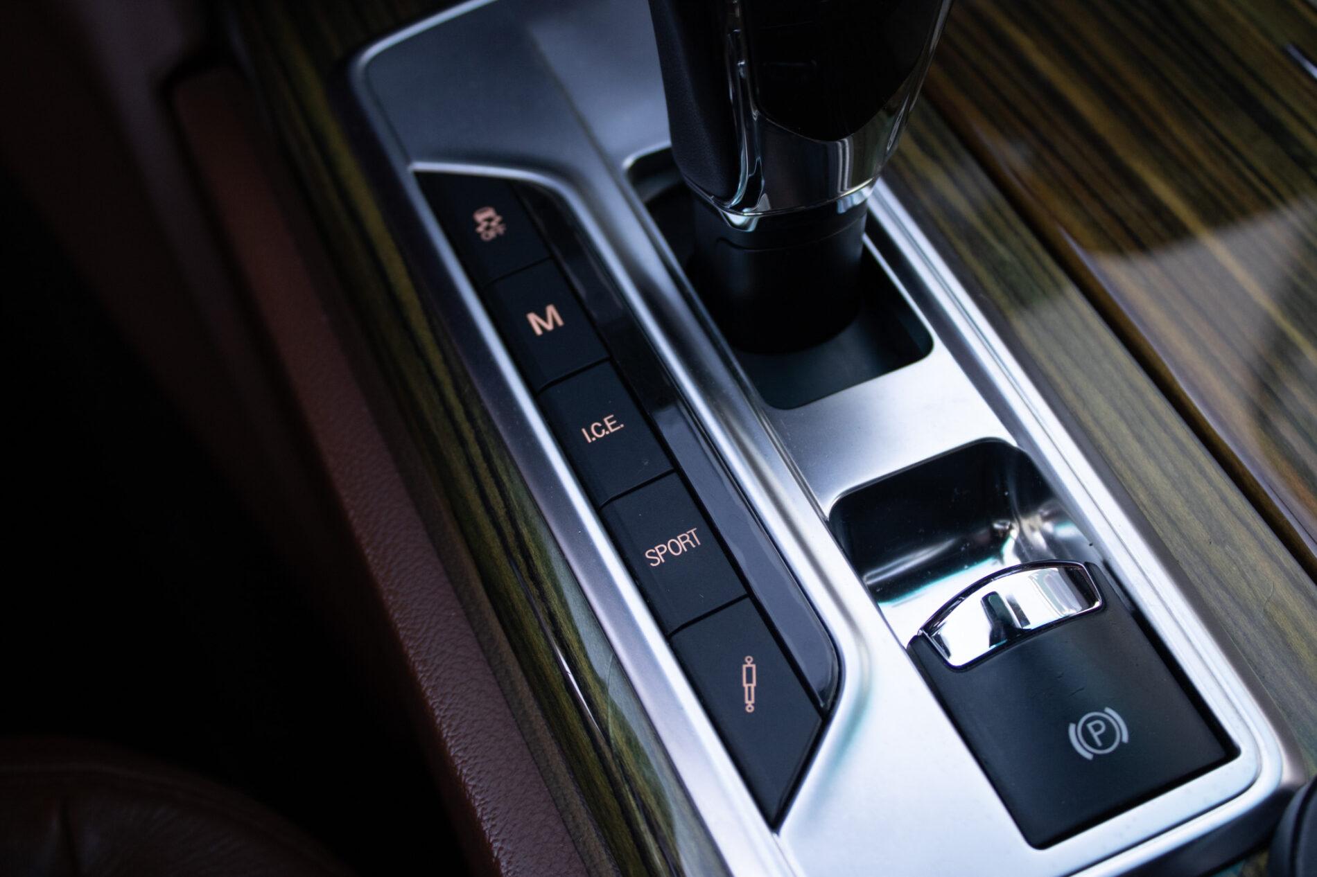 2014 Maserati Quattroporte, čierna sedan, 120 000 km