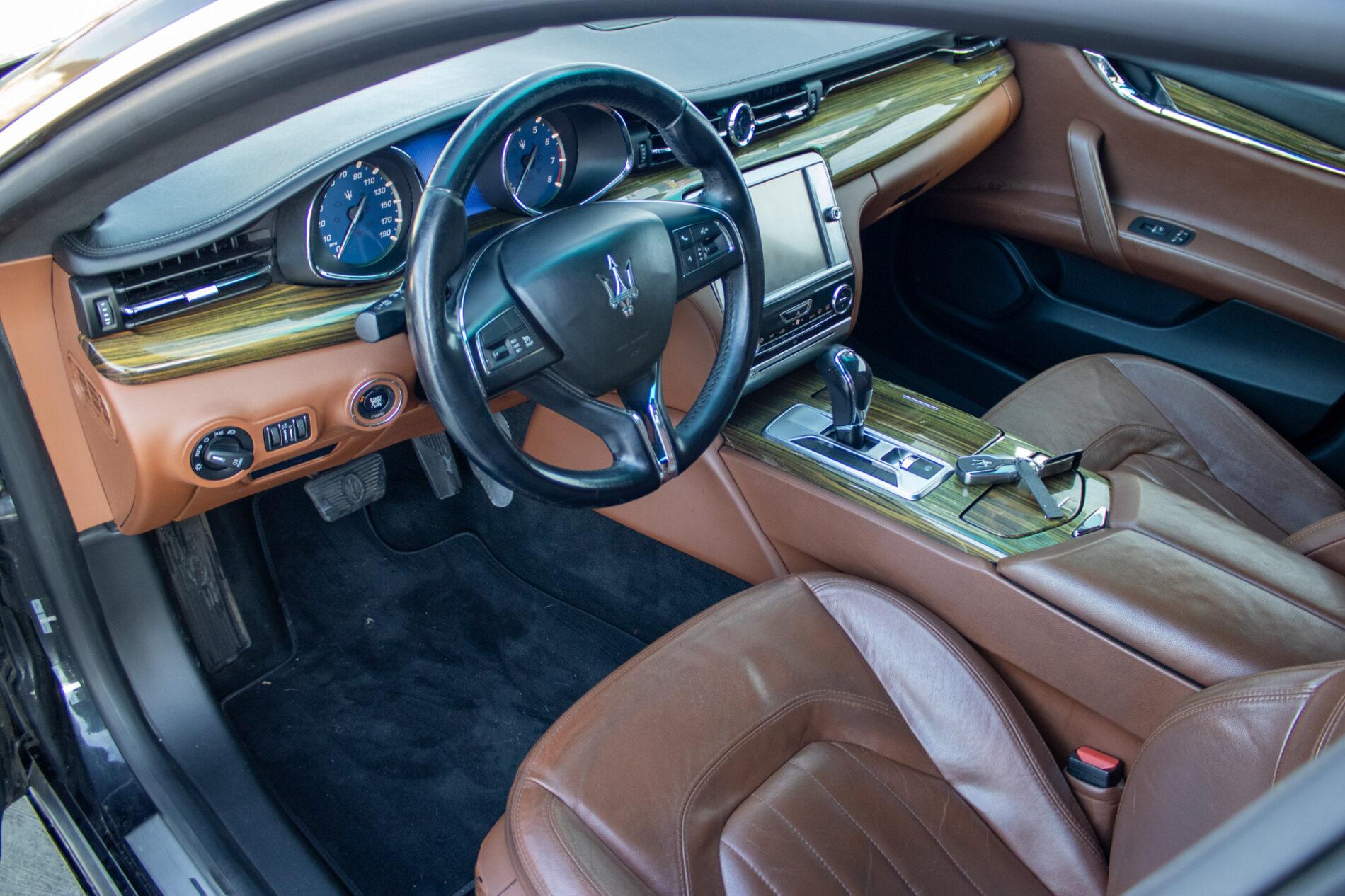 2014 Maserati Quattroporte, čierna sedan, 120 000 km