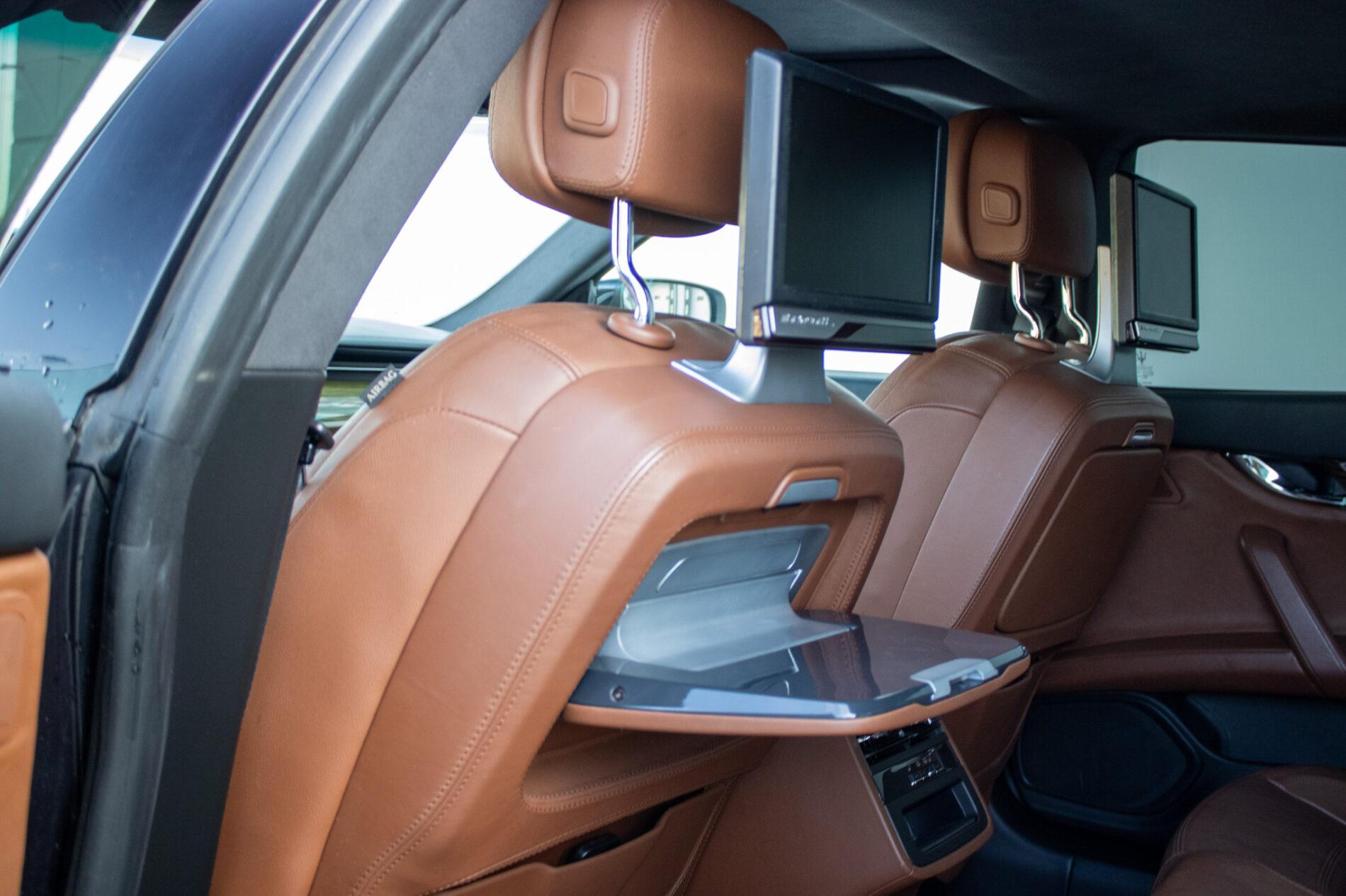 2014 Maserati Quattroporte, čierna sedan, 120 000 km