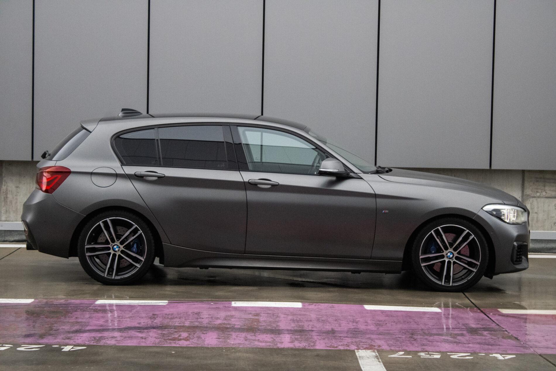 2018 BMW M140i, sivá hatchback, 144 720 km
