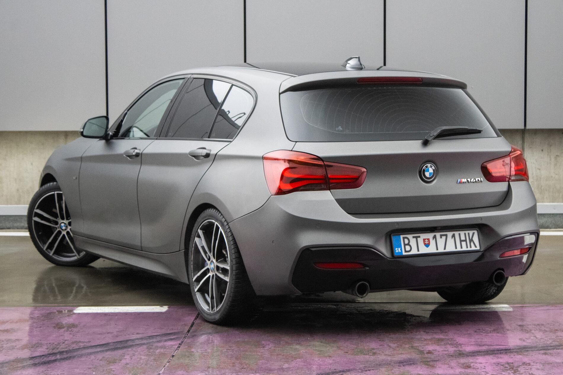 2018 BMW M140i, sivá hatchback, 144 720 km