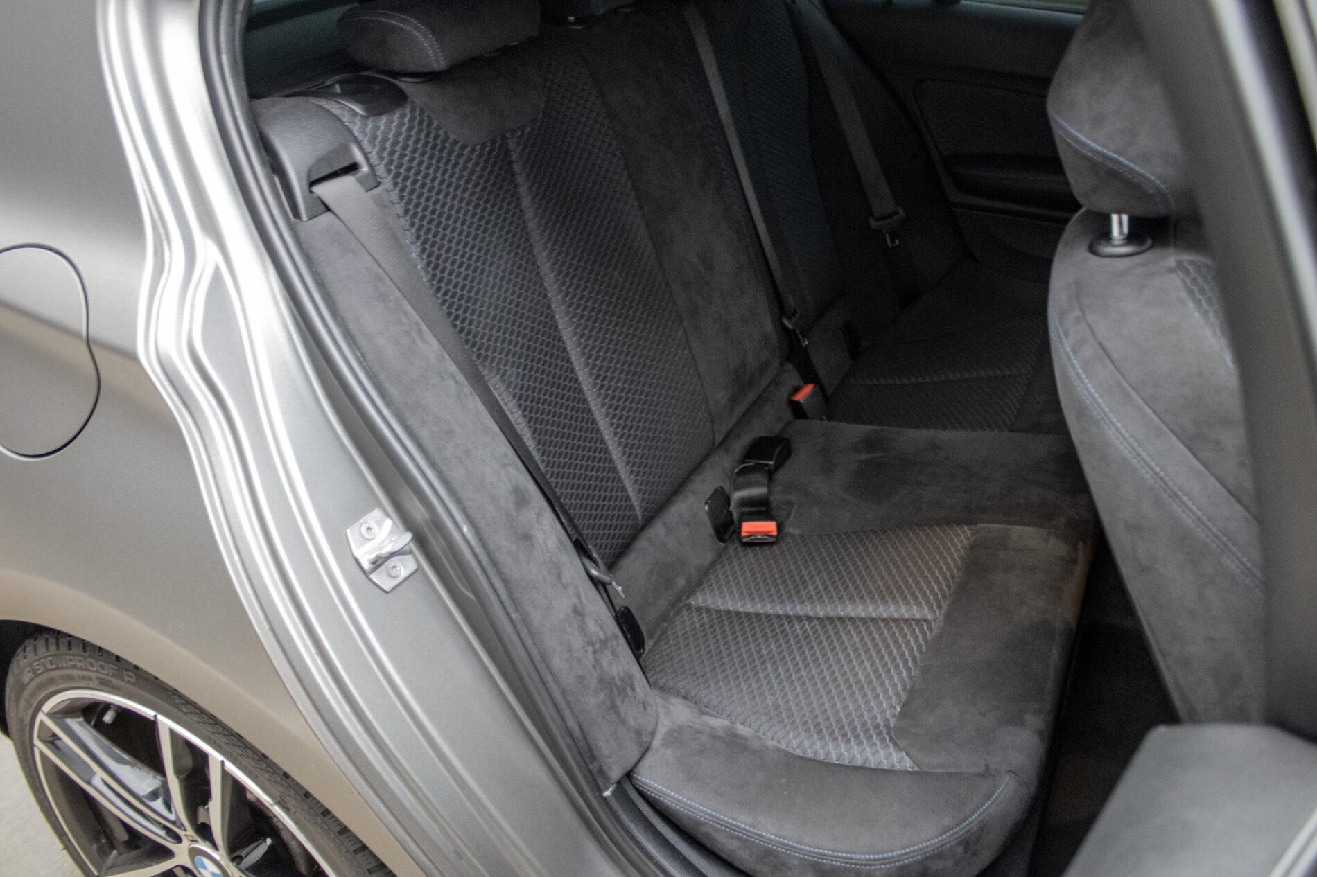 2018 BMW M140i, sivá hatchback, 144 720 km