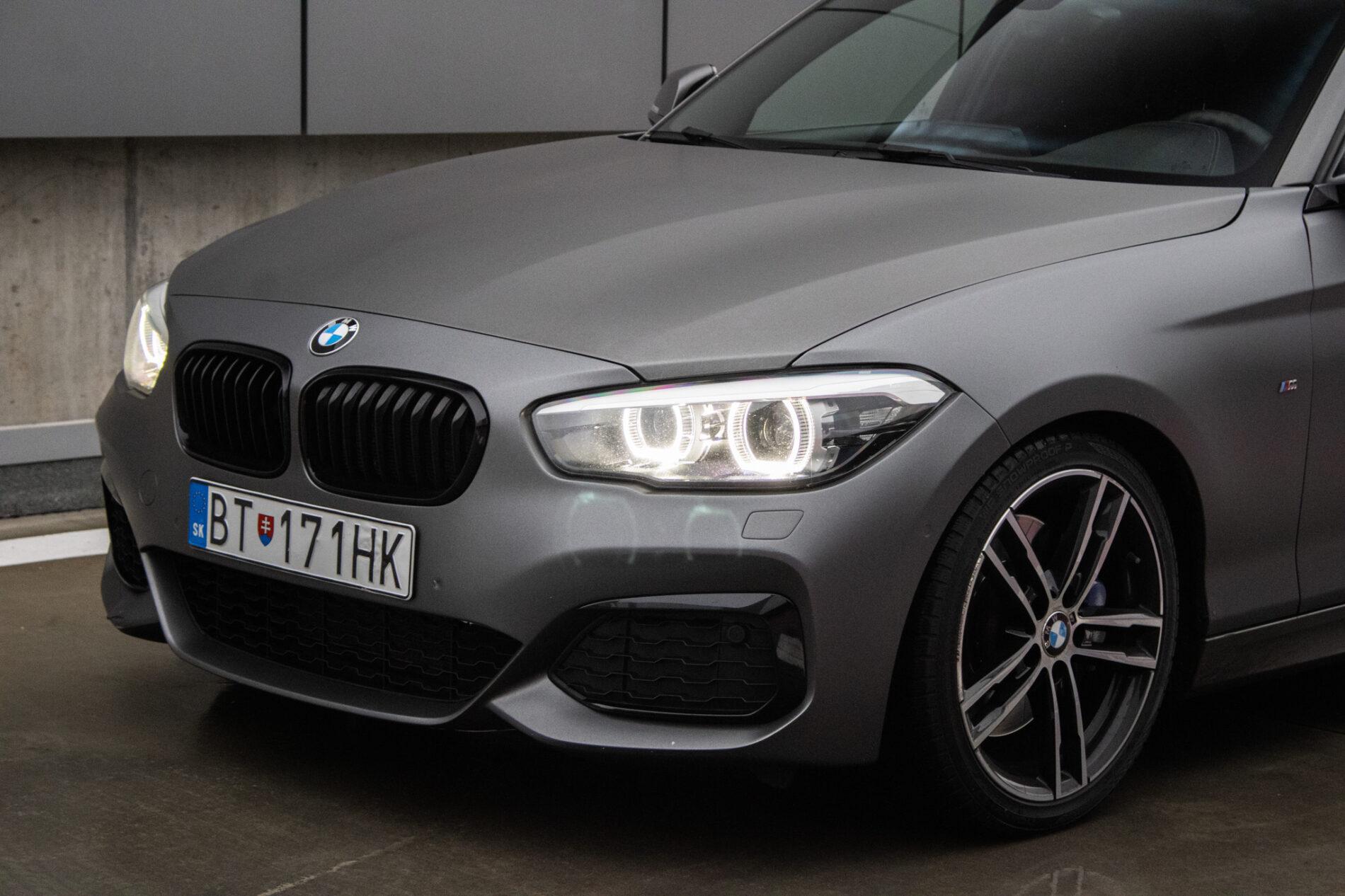 2018 BMW M140i, sivá hatchback, 144 720 km