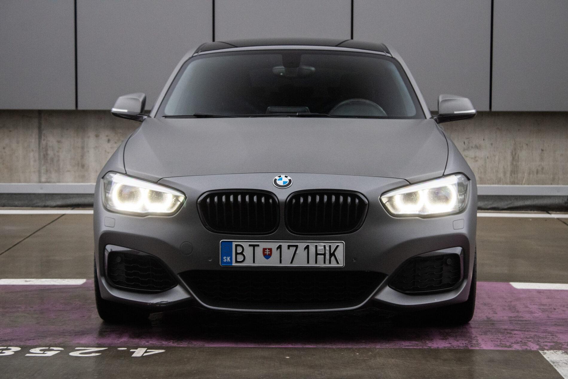 2018 BMW M140i, sivá hatchback, 144 720 km