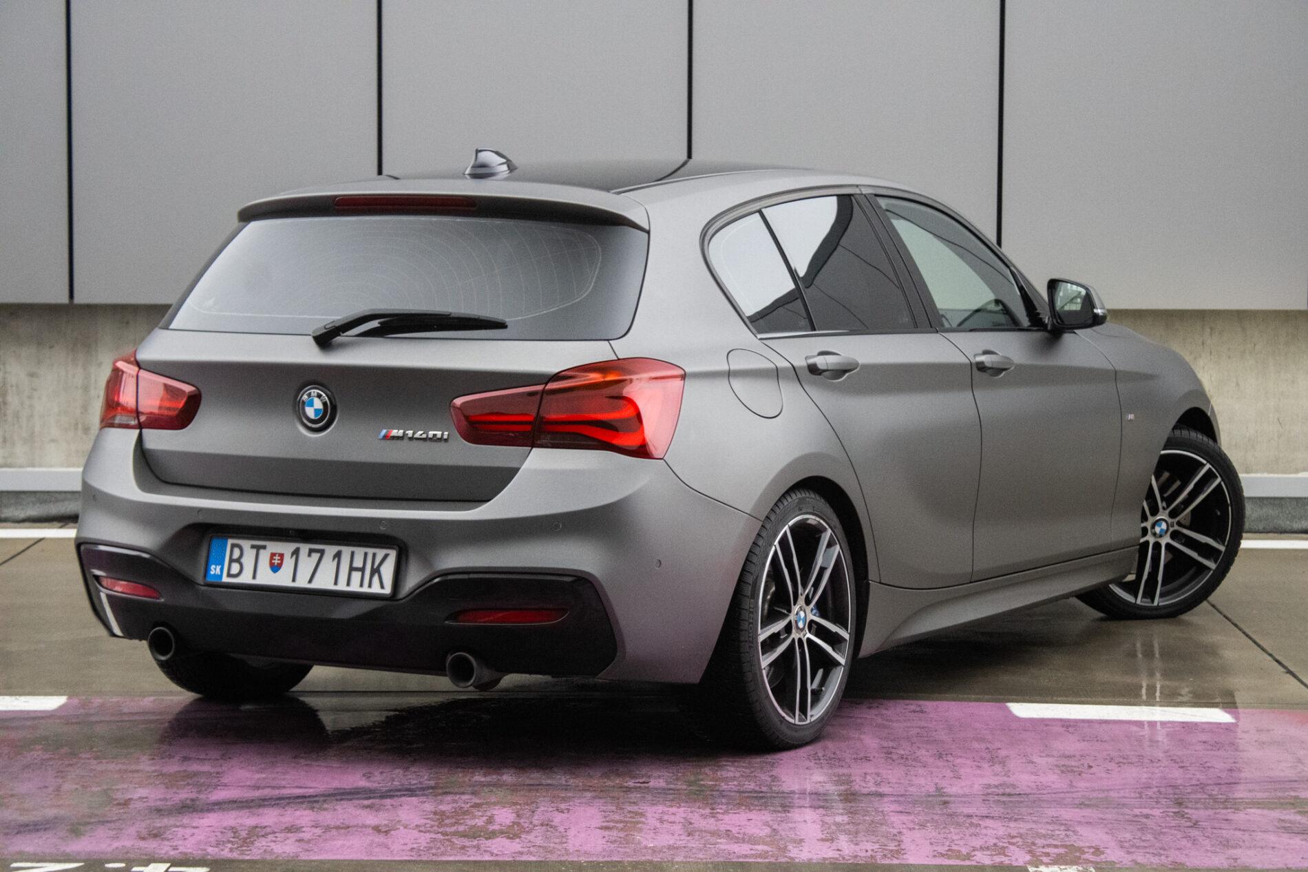 2018 BMW M140i, sivá hatchback, 144 720 km