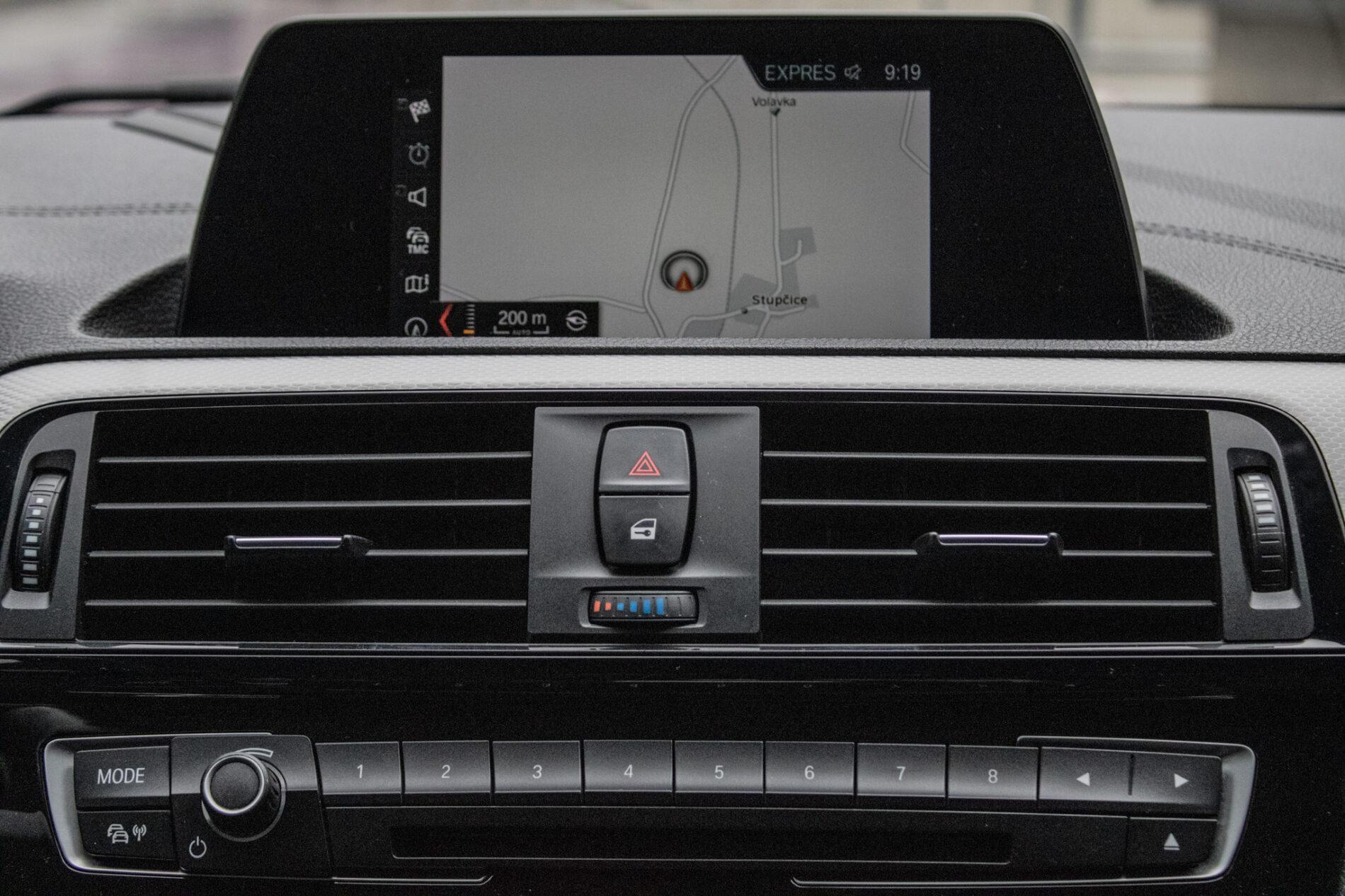2018 BMW M140i, sivá hatchback, 144 720 km