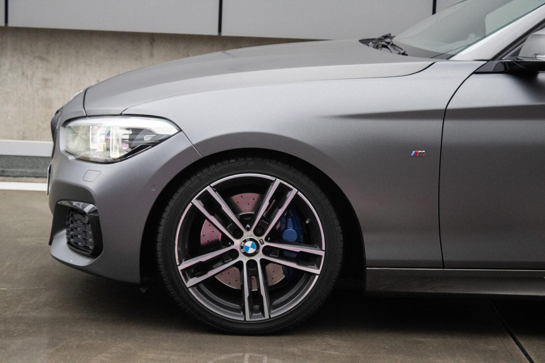 2018 BMW M140i, sivá hatchback, 144 720 km