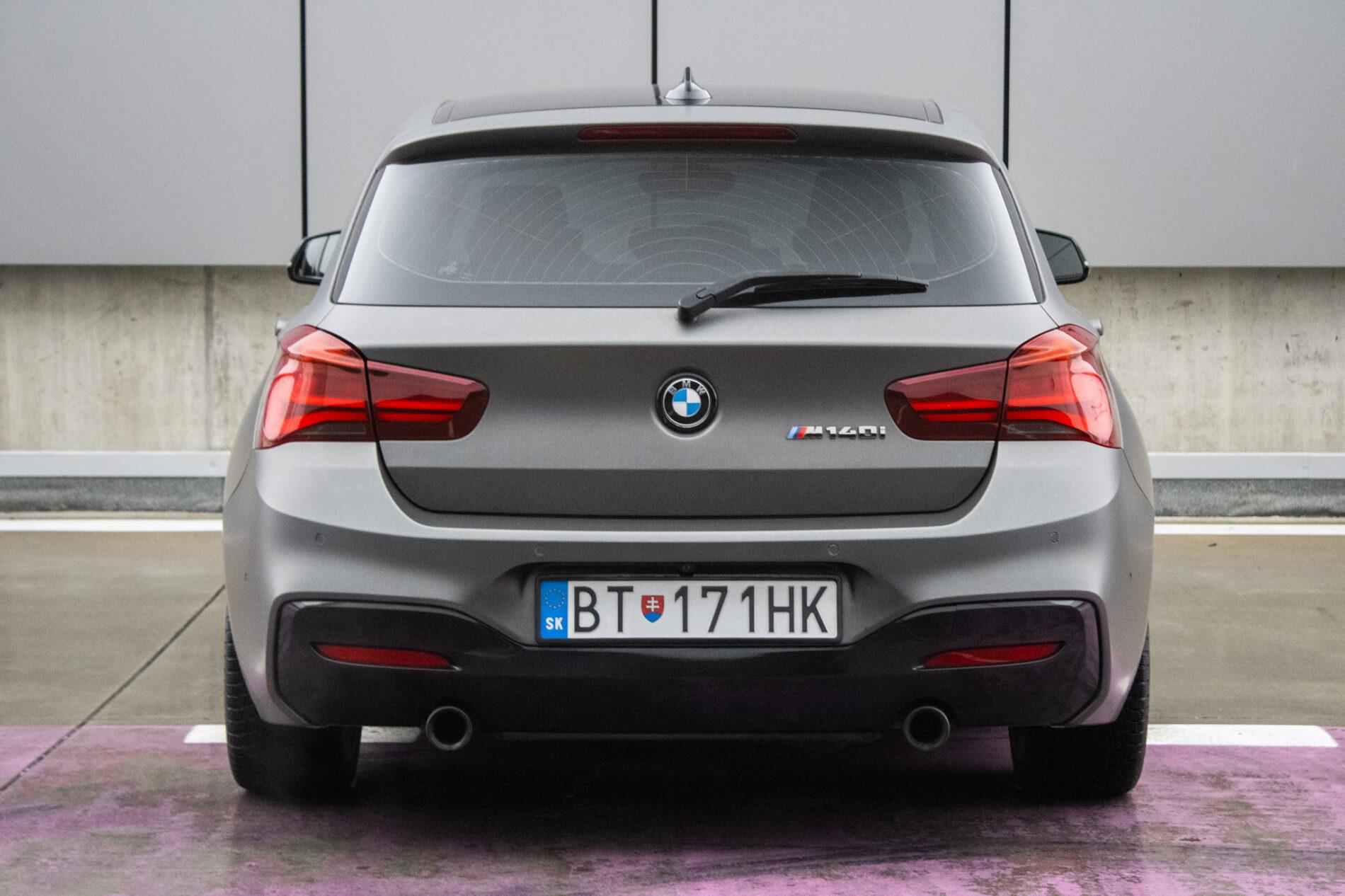 2018 BMW M140i, sivá hatchback, 144 720 km