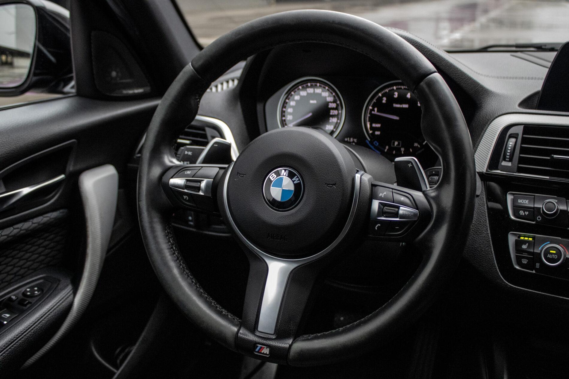 2018 BMW M140i, sivá hatchback, 144 720 km