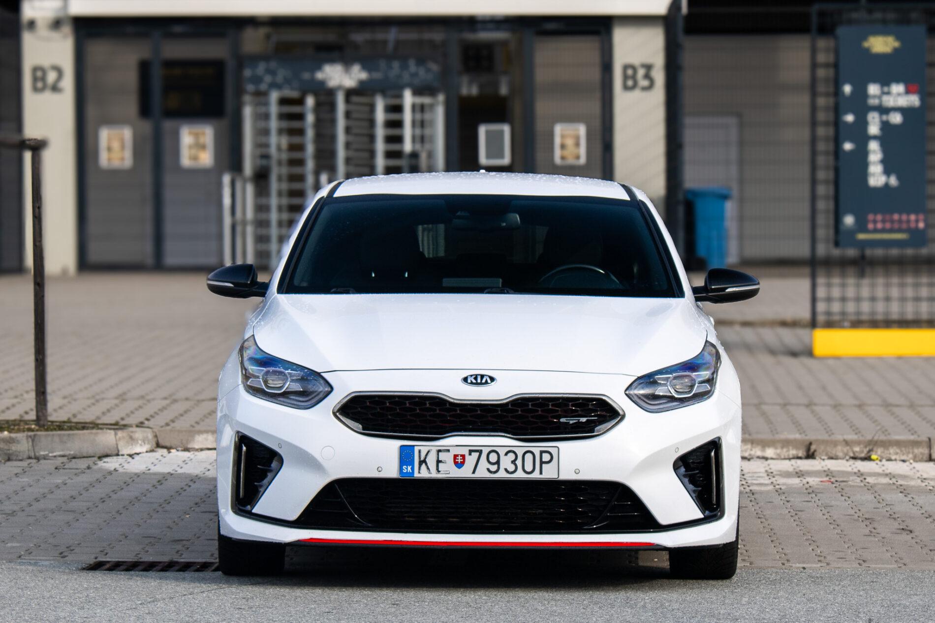 2019 Kia ProCeed GT, biela hatchback, 115 981 km