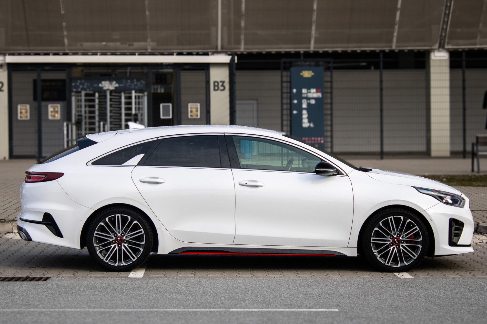 2019 Kia ProCeed GT, biela hatchback, 115 981 km